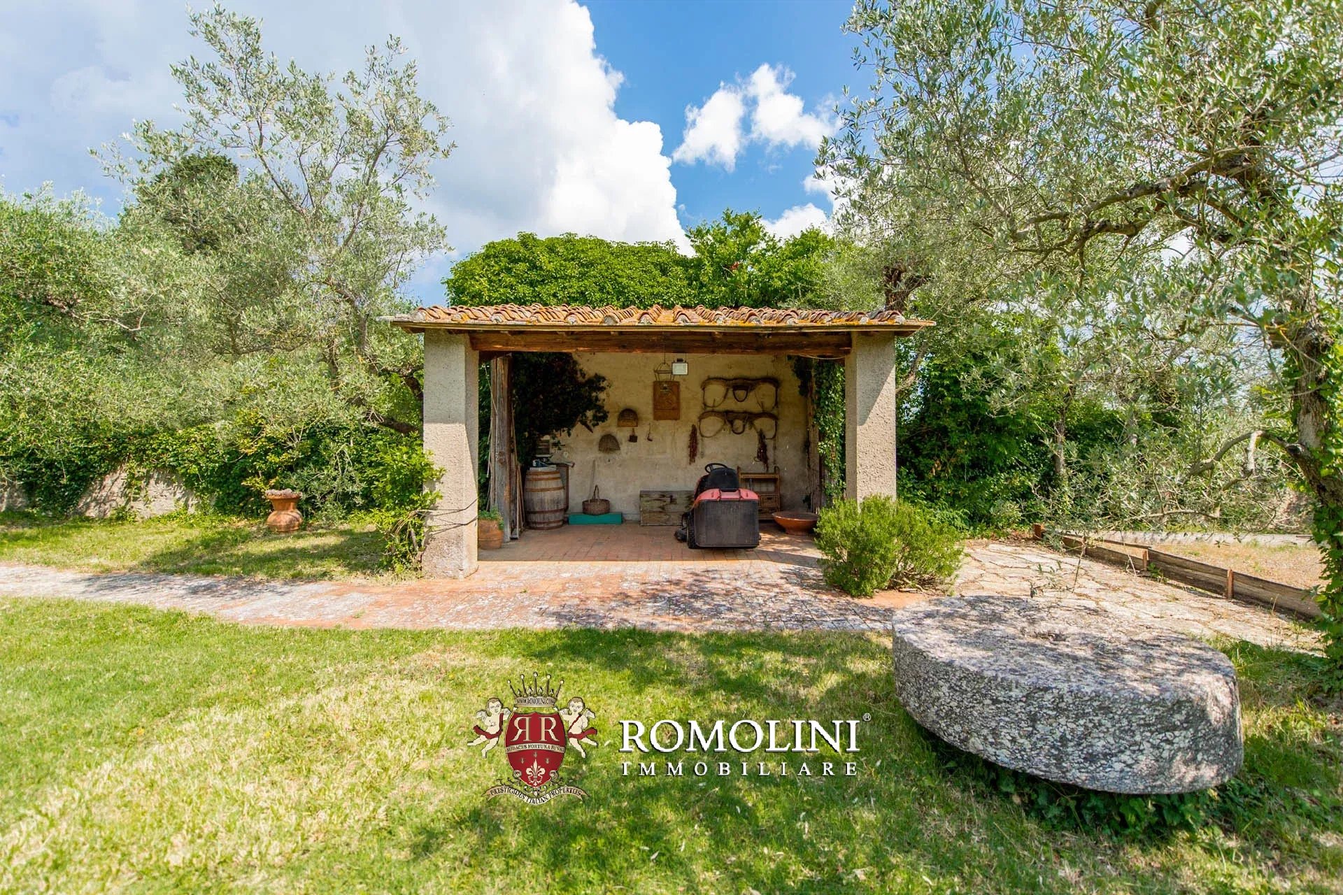 16 Bedroom Vineyard's Image 31