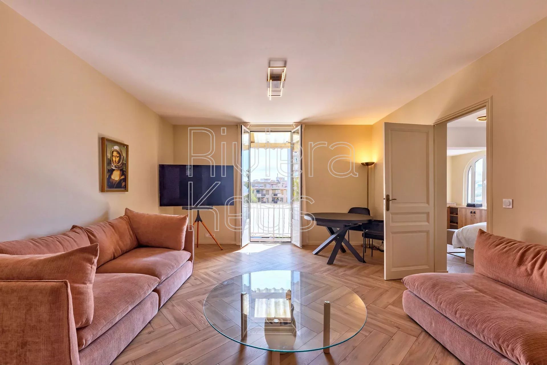 NICE - Baumettes: Renoverad 3-rumslägenhet i en liten och lugn bostadsrättsförening, endast 300 meter från havet