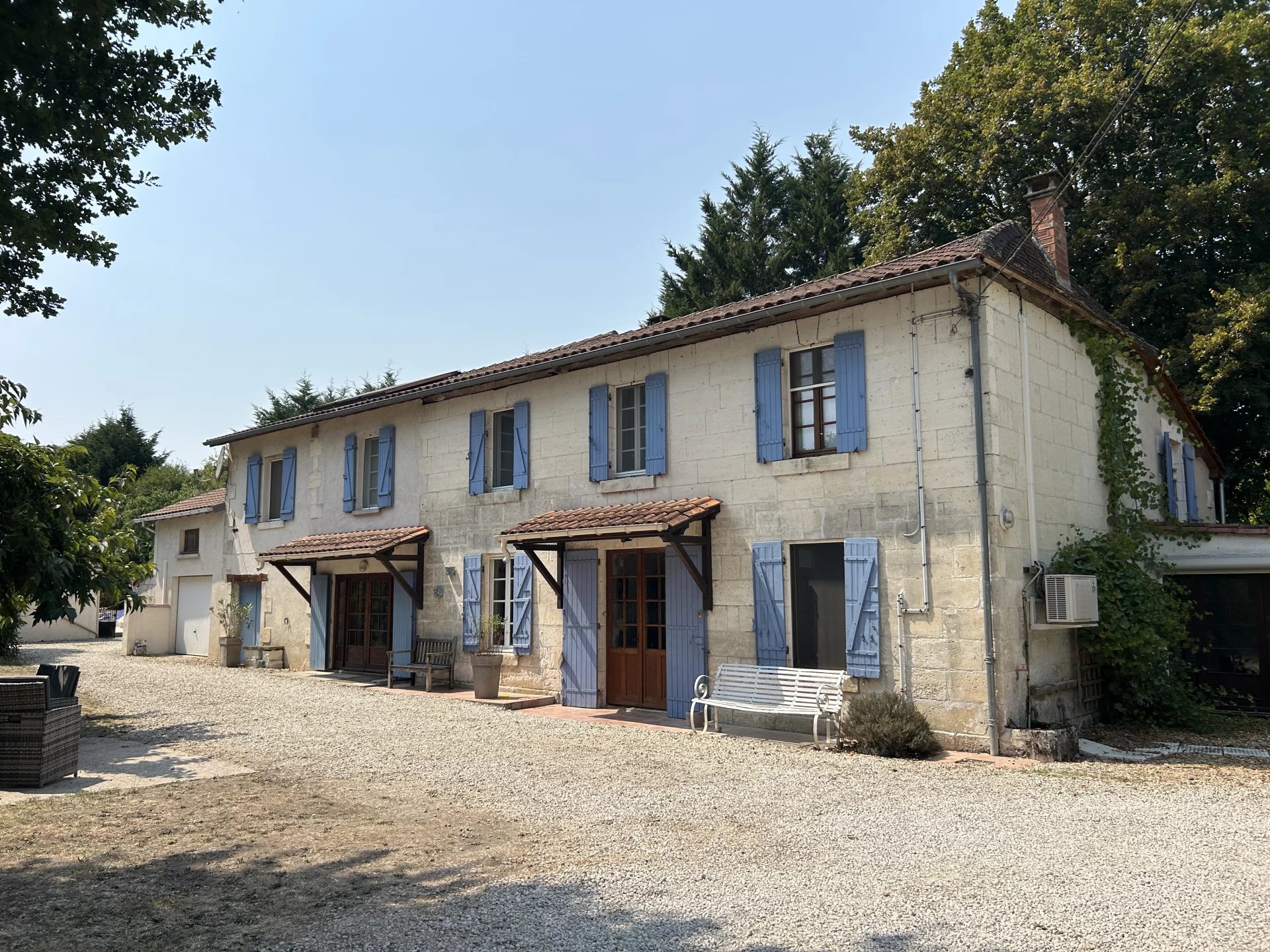 House in Aubeterre-sur-Dronne - view 1