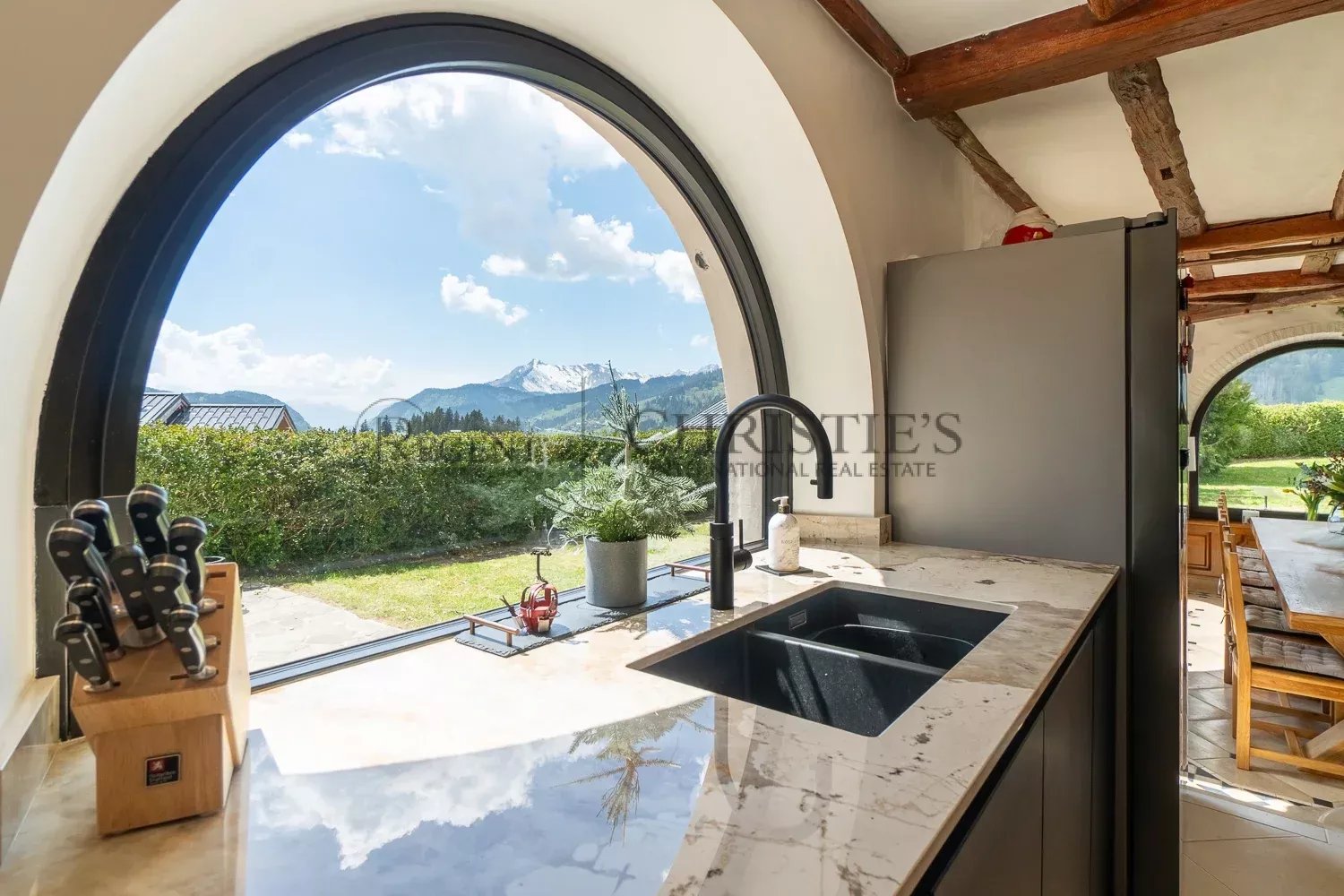 6 Bedroom Villa/Townhouse's Image 21