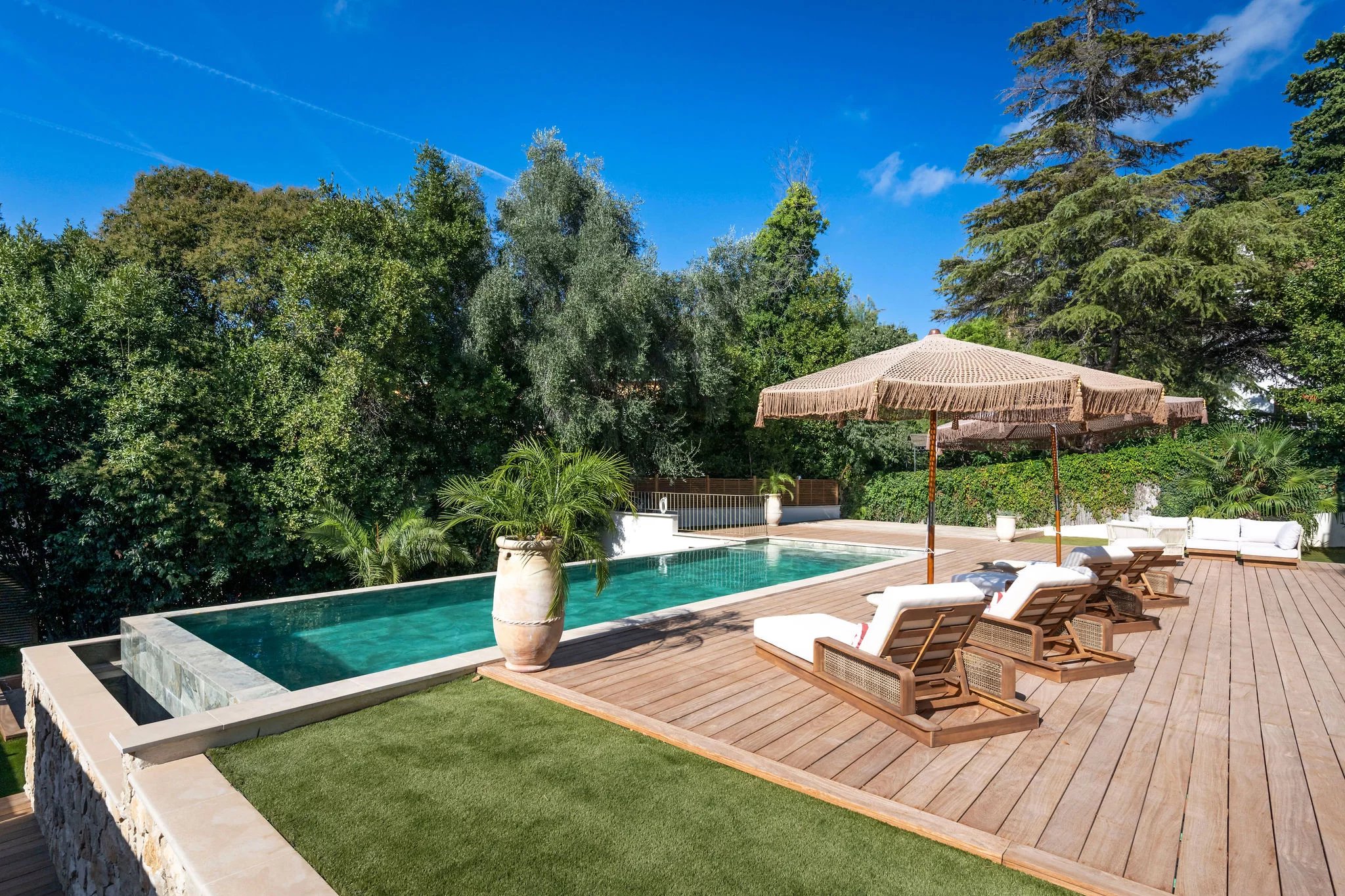 Image of Villa - 5 Bedrooms for Sale in Alpes-Maritimes-Cannes-France, Image 3