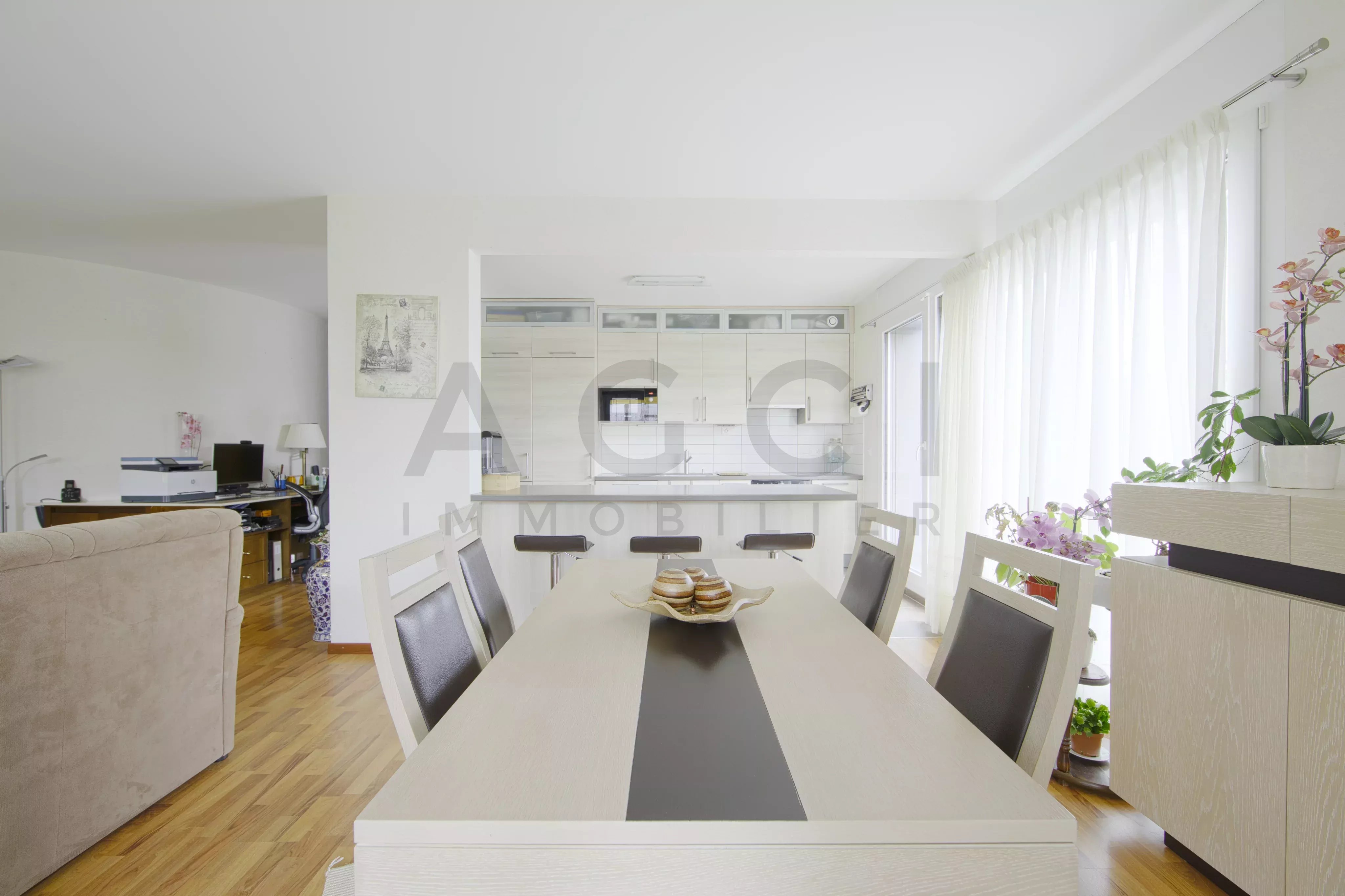EXCLUSIVITÉ - Appartement lumineux de 4 pièces avec terrasse couverte, jardin privatif et box – Châtelaine - Photo 4