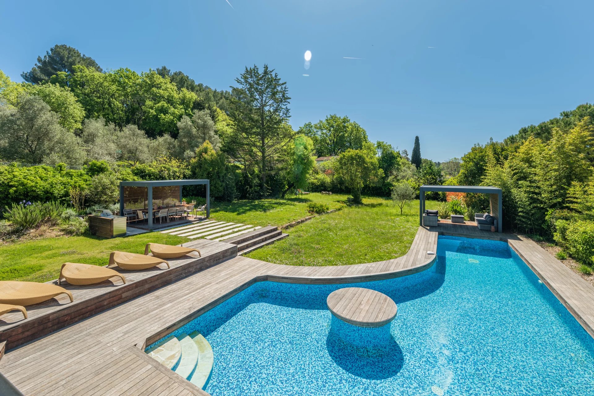 Sale House Valbonne