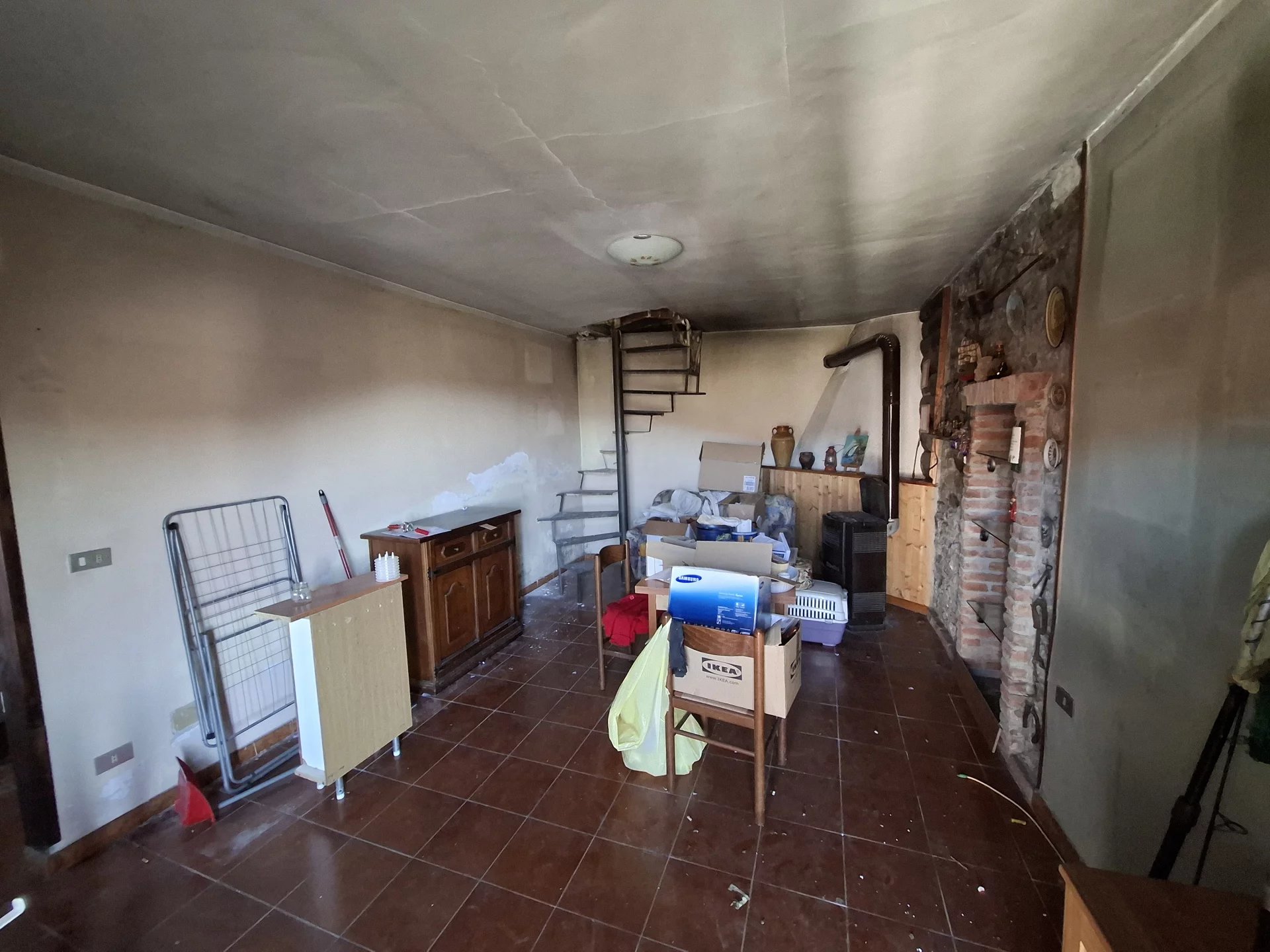 CASA DI AMPIA METRATURA A ROCCA