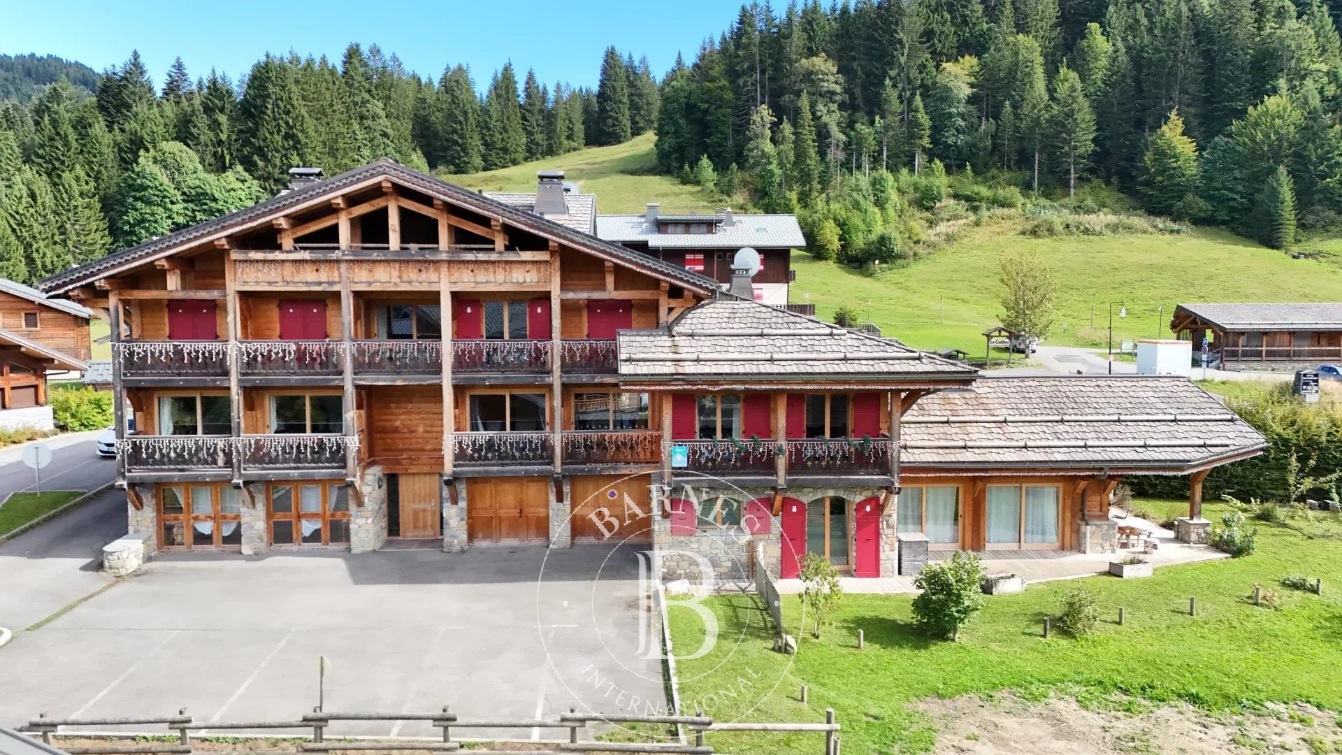 Photo of Les Gets – Ski-in/Ski-out property with 3 units