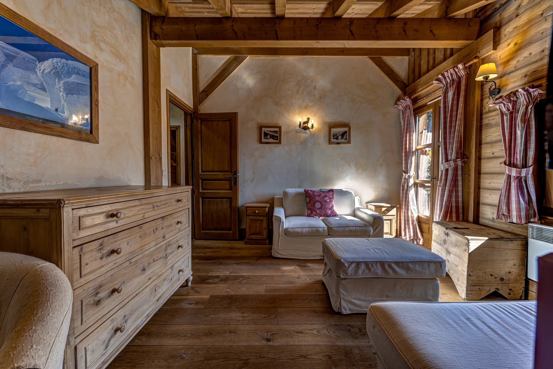 Photo of CHAMONIX - Classic alpine chalet with 6 bedrooms in Les Tines