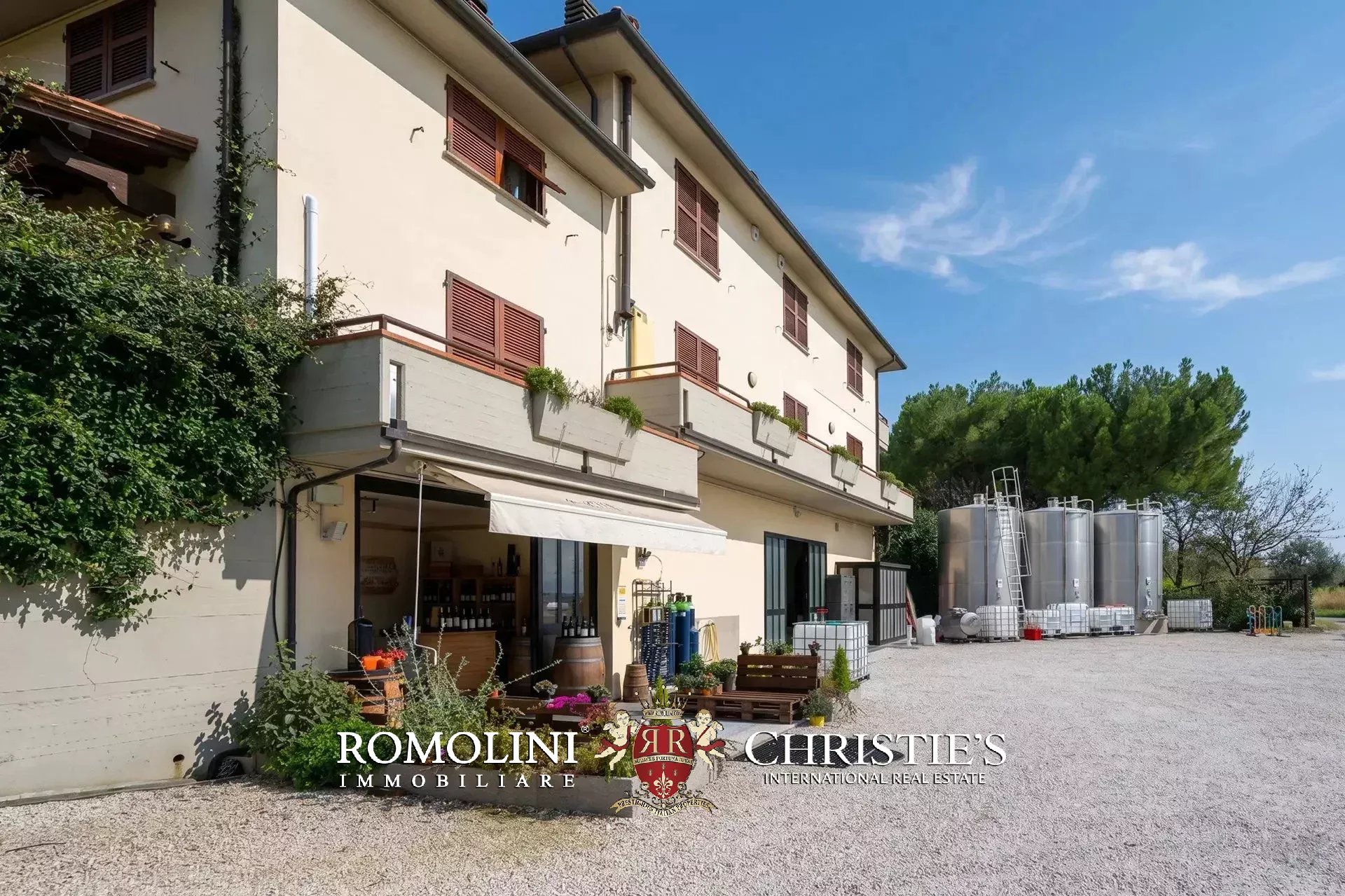 5 Bedroom Vineyard's Image 4