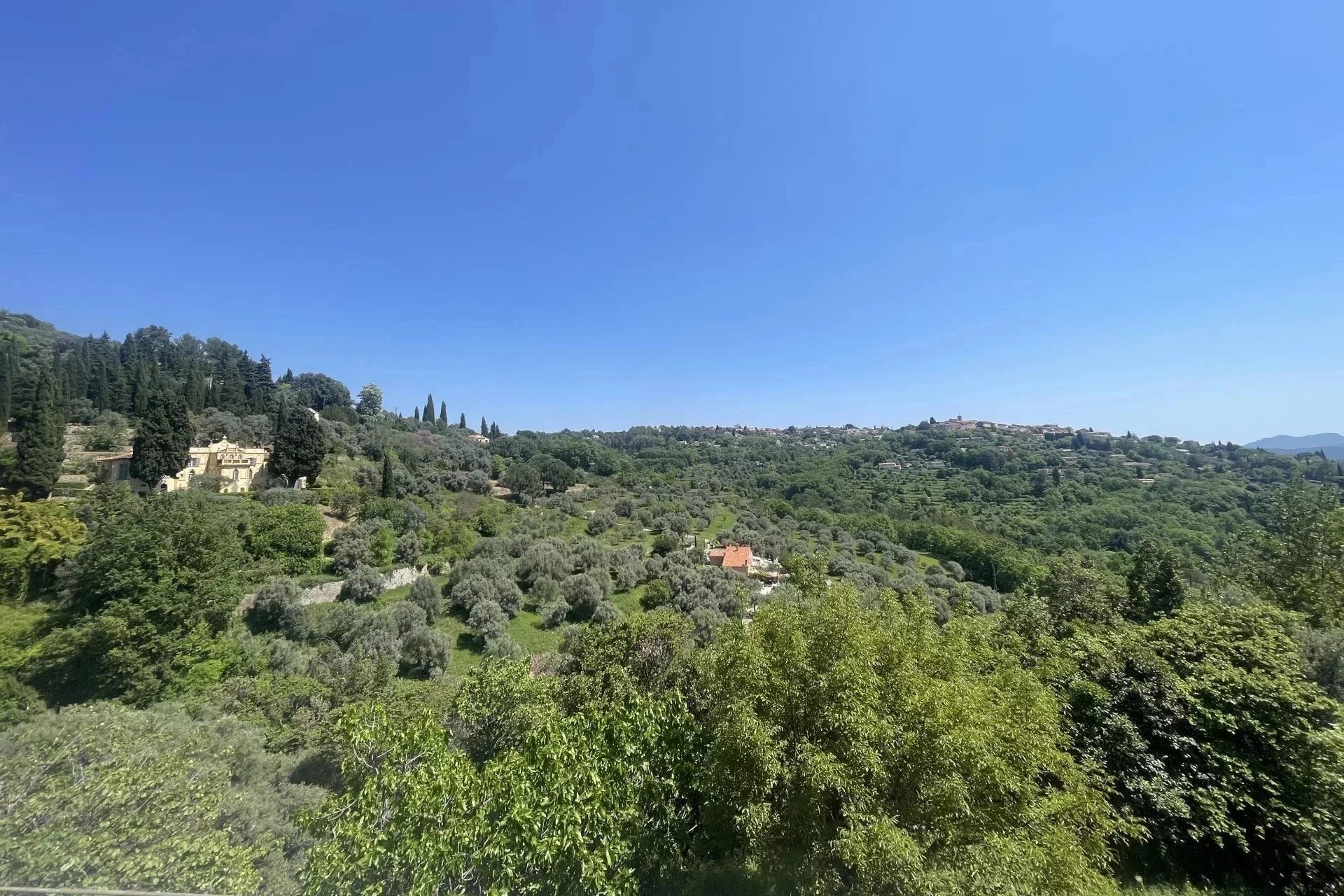 Maison en pierre avec 3 appartements – Callian village