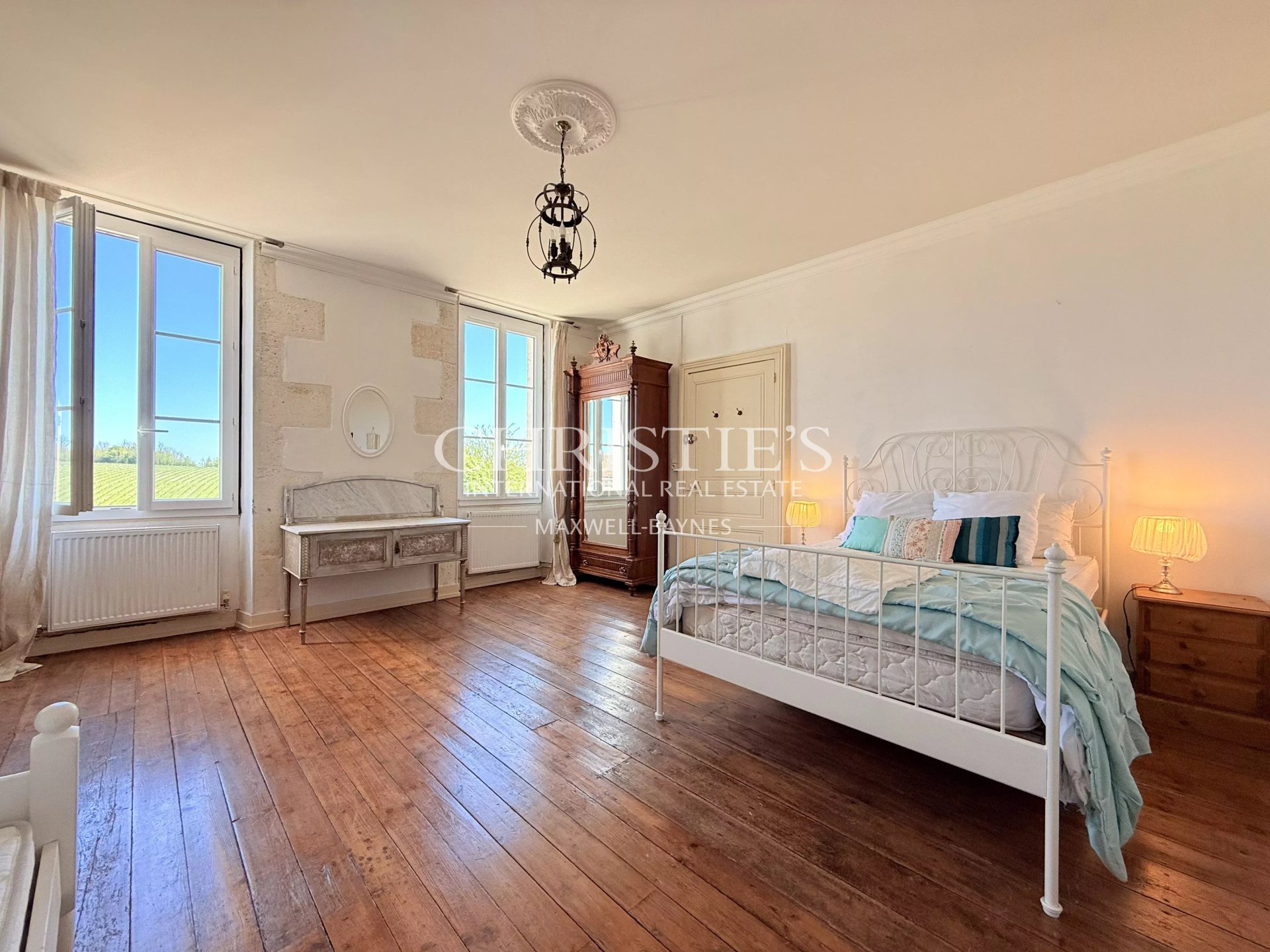 11 Bedroom Villa/Townhouse's Image 12