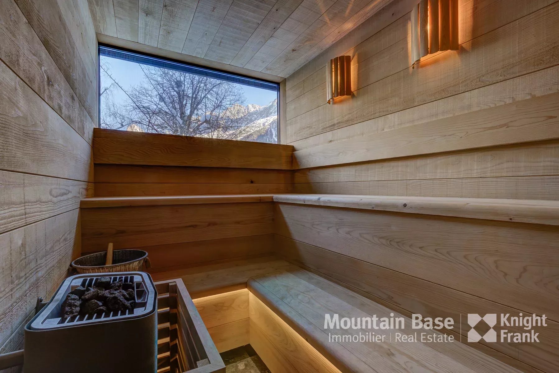 Photo of Beautifully designed, contemporary 4/5 bedroom chalet in a quiet area of Les Houches