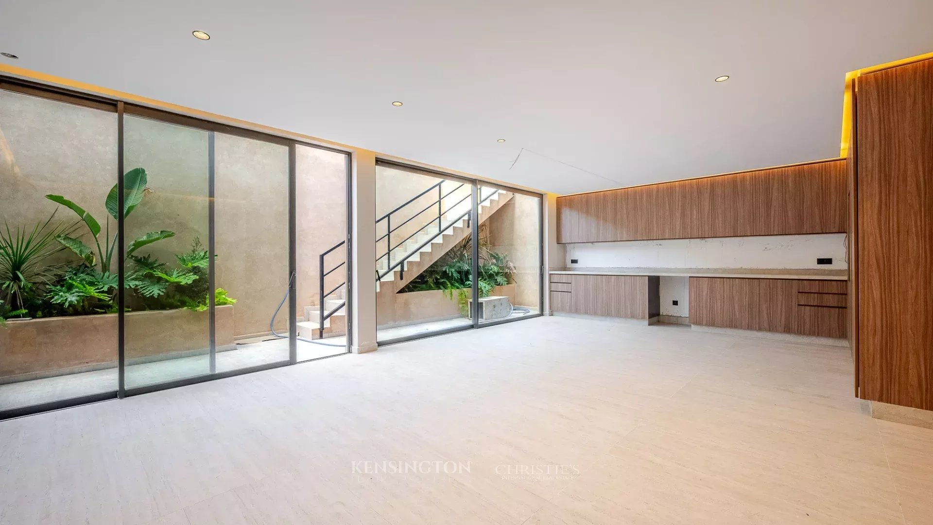 6 Bedroom Villa/Townhouse's Image 9