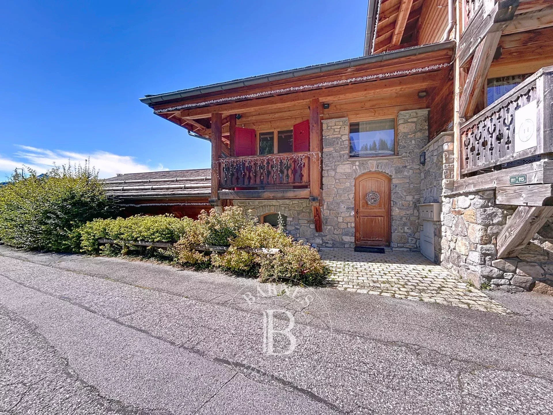 Photo of Les Gets – Ski-in/Ski-out property with 3 units