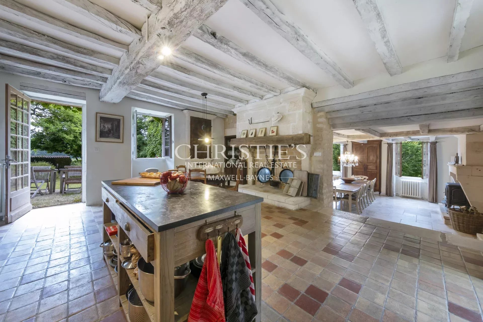 6 Bedroom Villa/Townhouse's Image 9