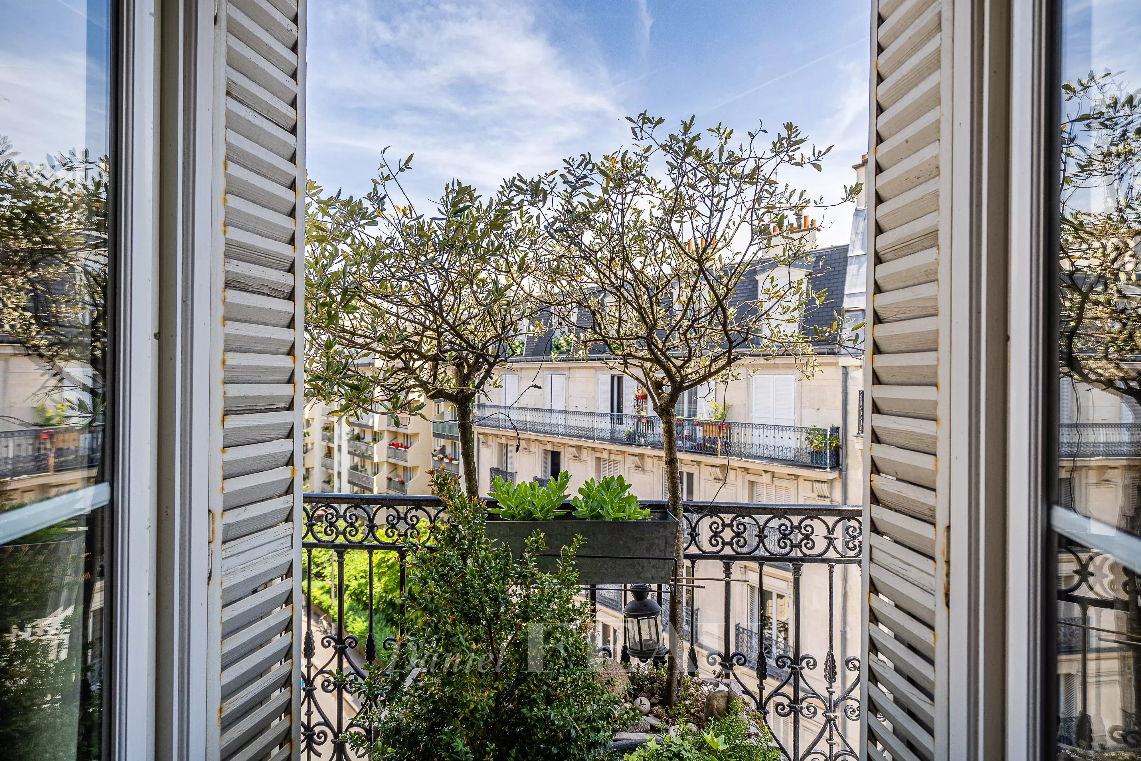 Sale Apartment Paris 14th