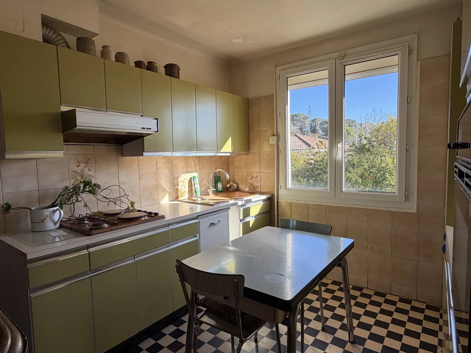 Rare à la vente, Maison de ville 92m2 env de plain pied sur un terrain de 436m2 env.