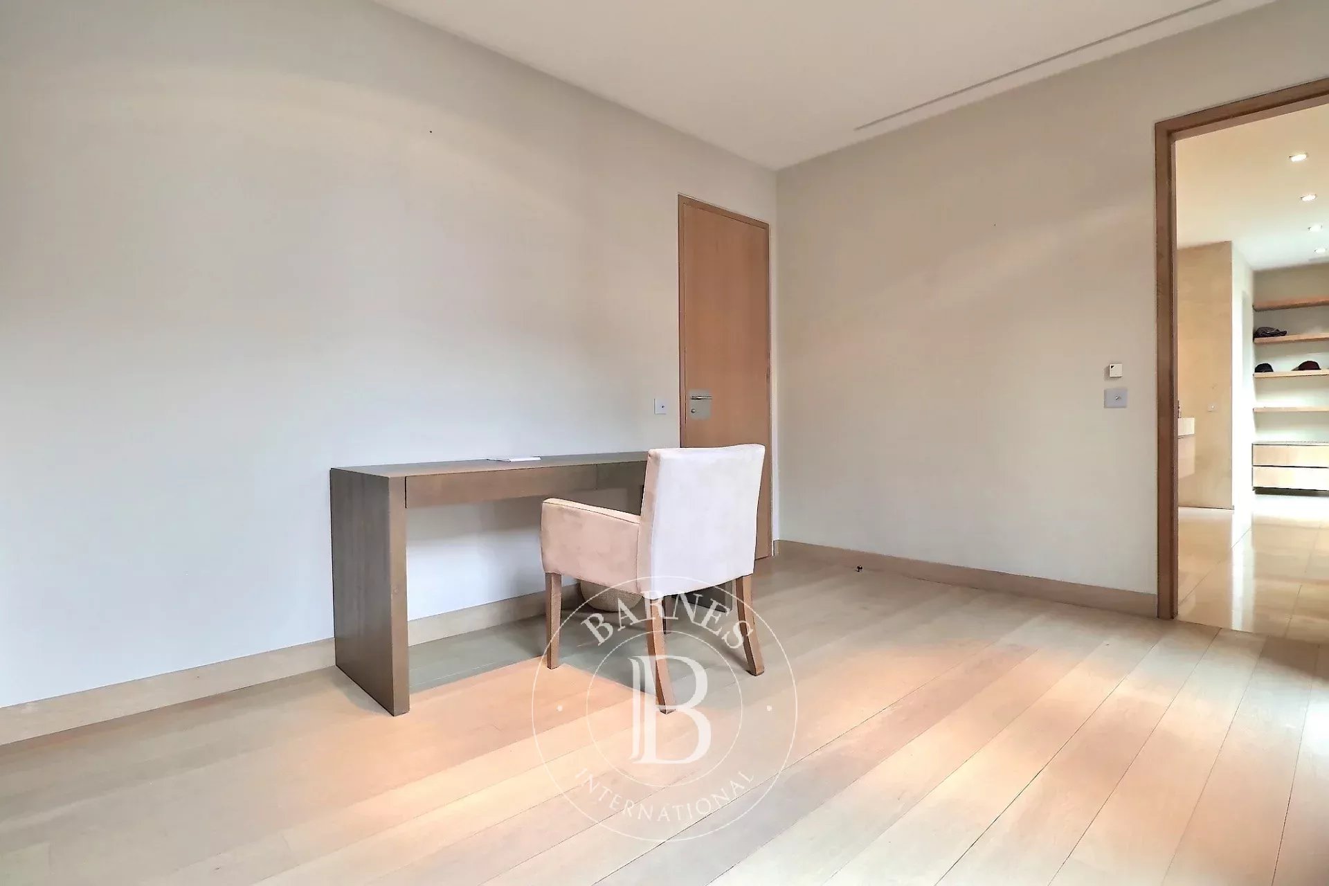 Châtelain - Town house of +/- 450m2 with 6bed + swimming pool