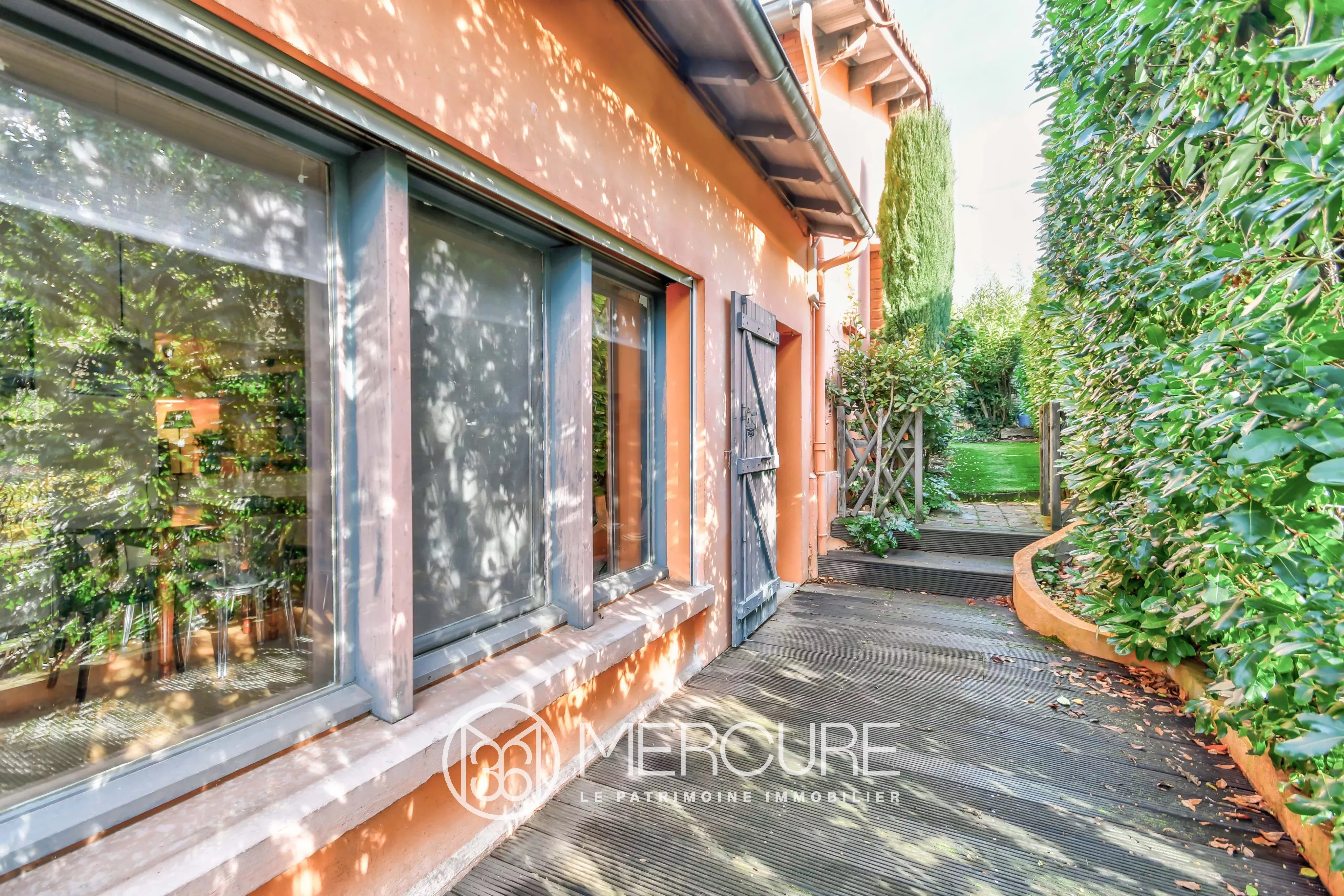 TOWN HOUSE – NICE GARDEN - 8336TS