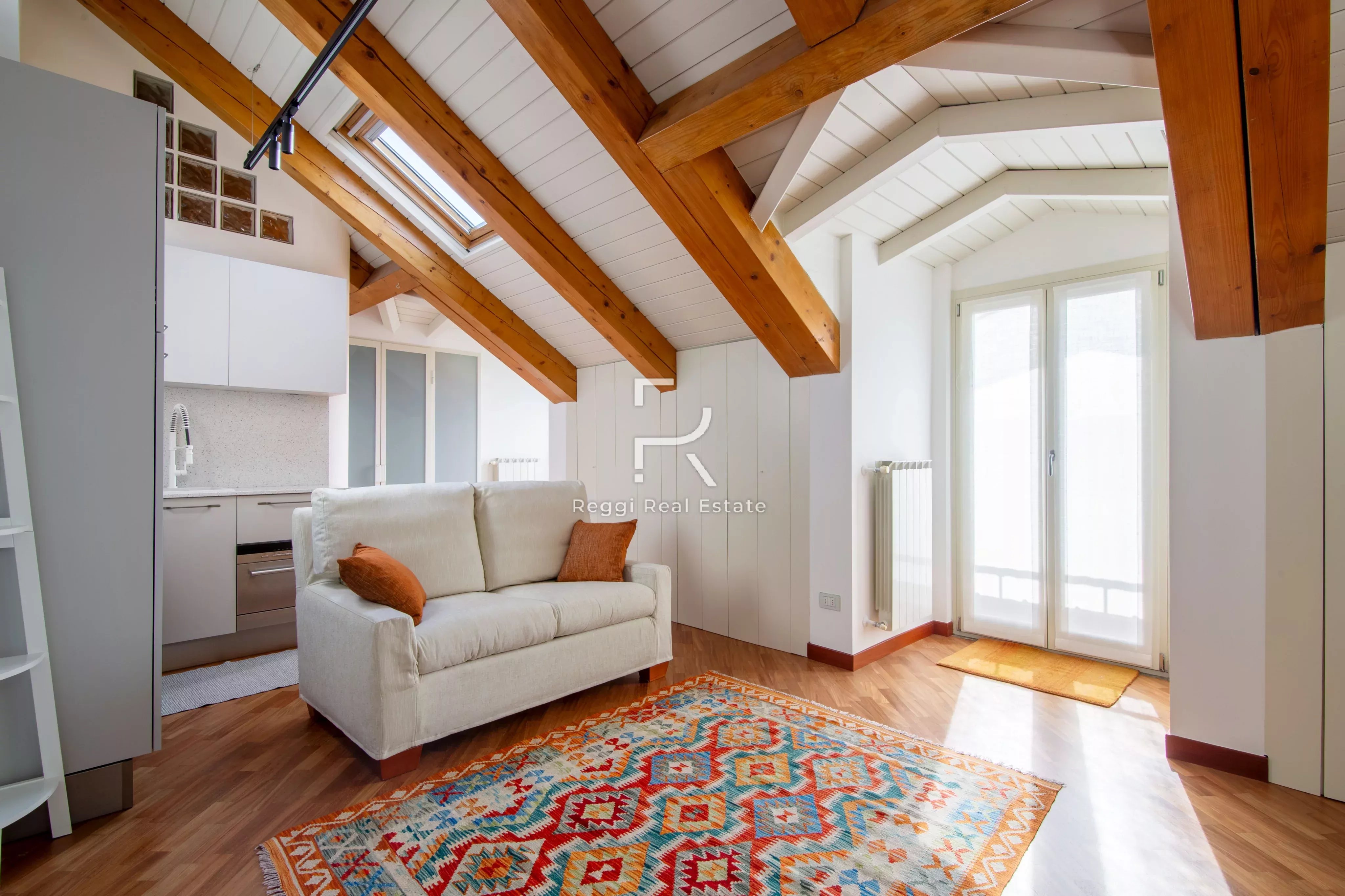 Ultimo piano con balconata panoramica