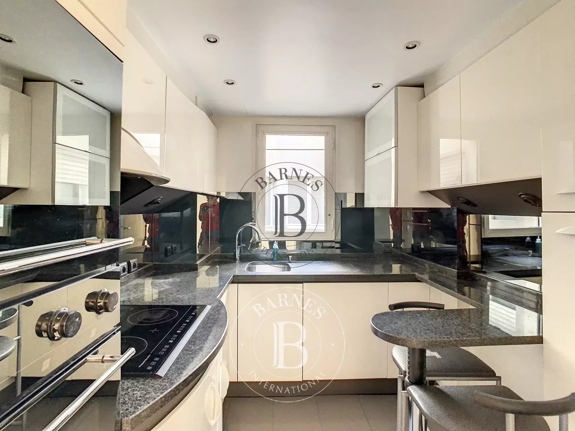 Daire Paris 8ème - picture 5