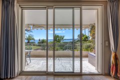 Cannes Gazagnaire - 1,500-square-foot apartment in a luxury residence overlooking the sea — photo 2 of 7