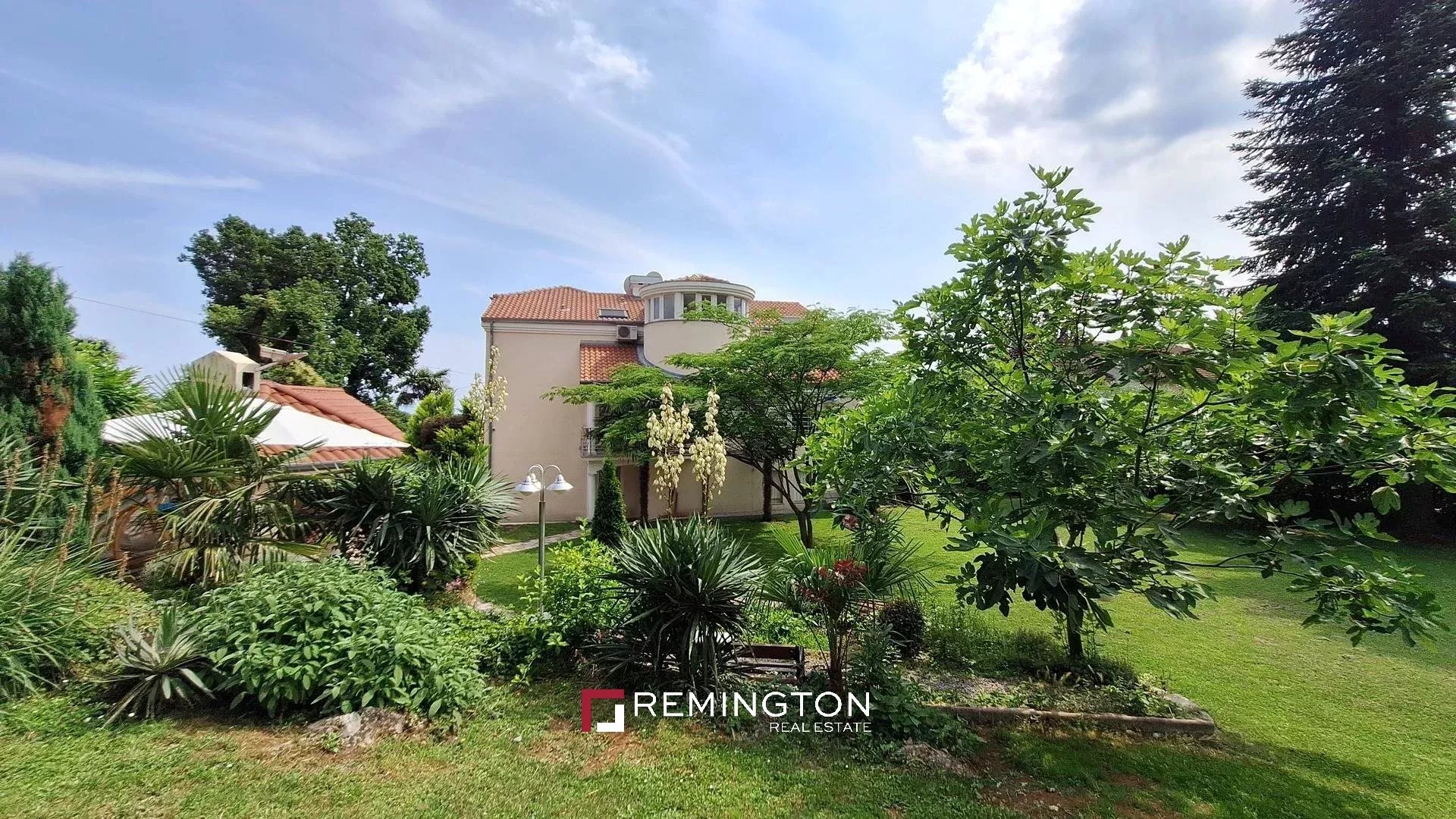 9 Bedroom Villa/Townhouse's Image 30