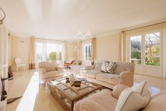 ELEGANT VILLA WITH PANORAMIC VIEWS AND ABSOLUTE TRANQUILLITY NEAR SAINT-PAUL-DE-VENCE — photo 5 of 7