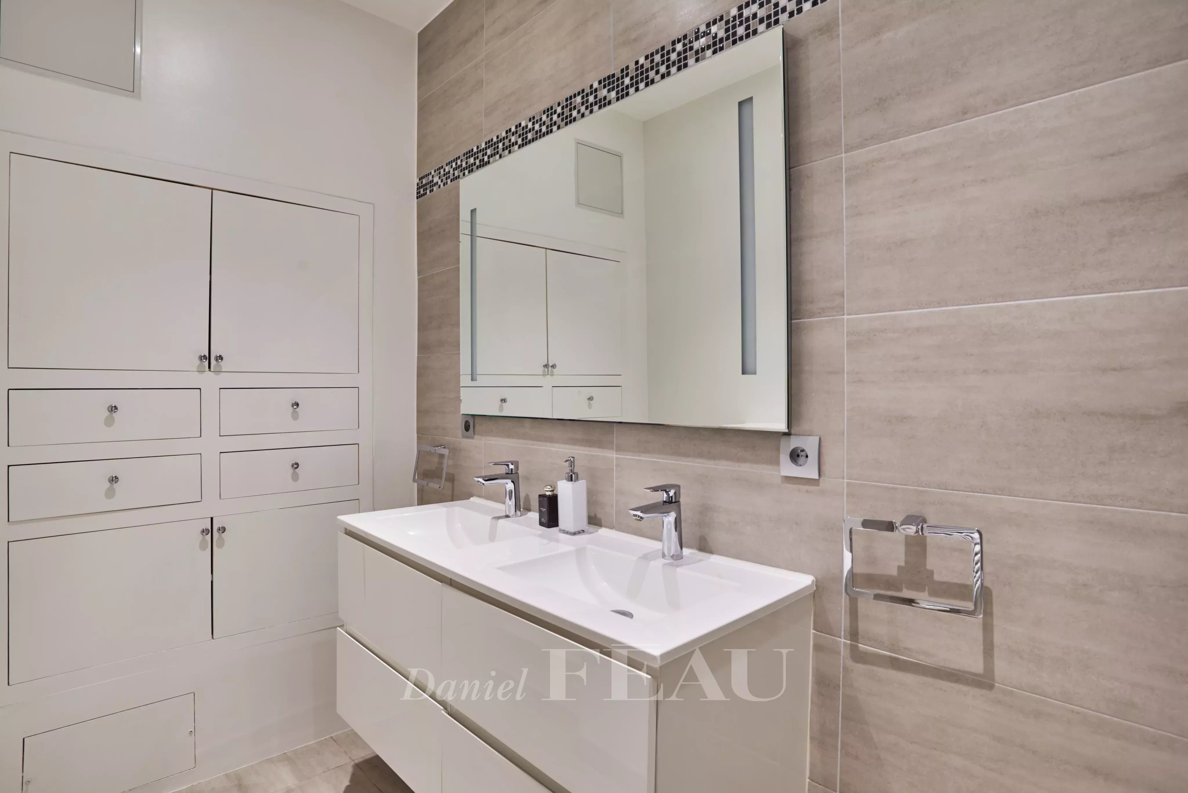 Sale Apartment Paris 16th
