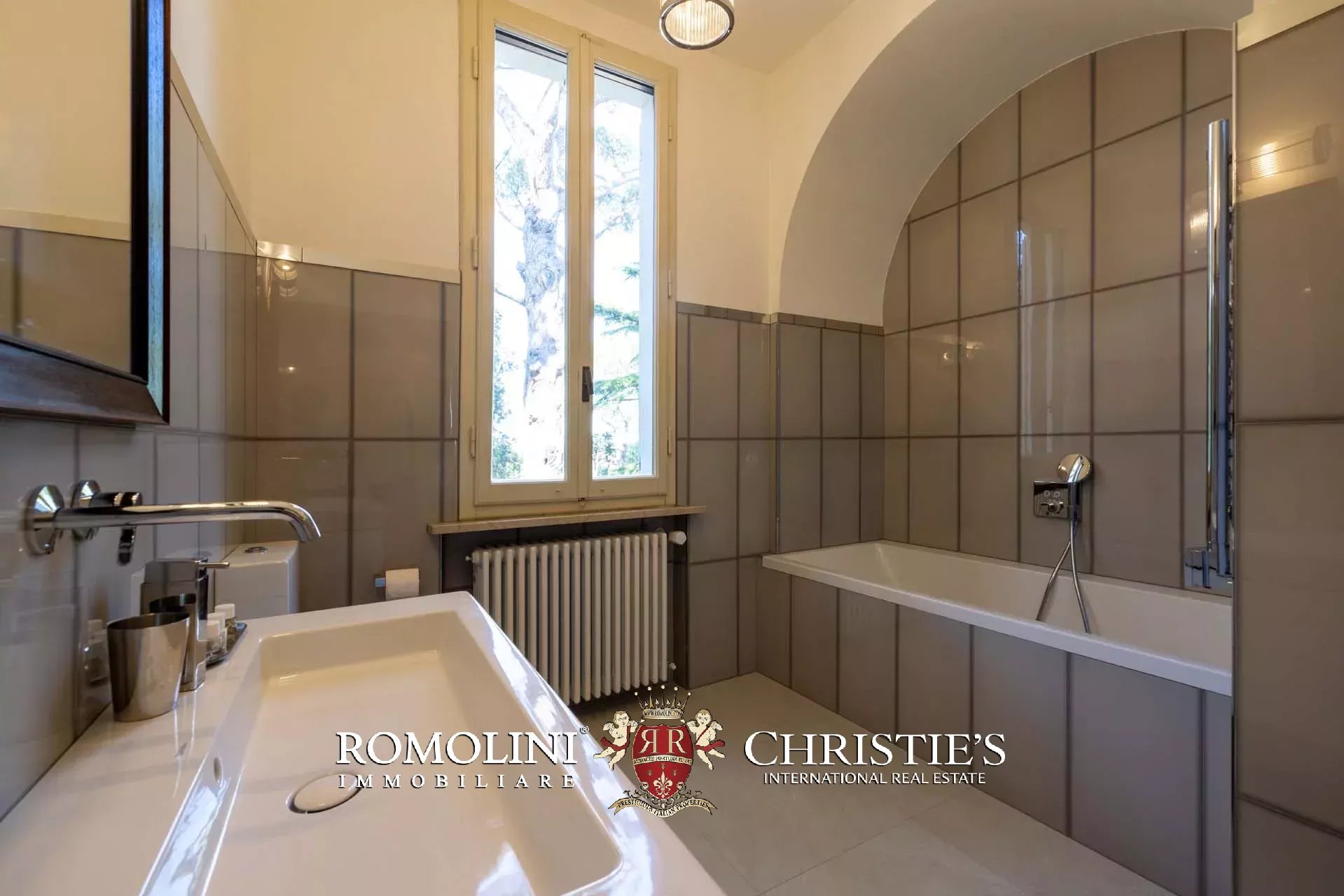 8 Bedroom Villa/Townhouse's Image 72