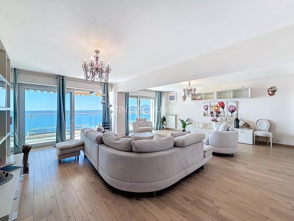 Sea view beautifully renovated apartment for sale in Cannes — photo 4