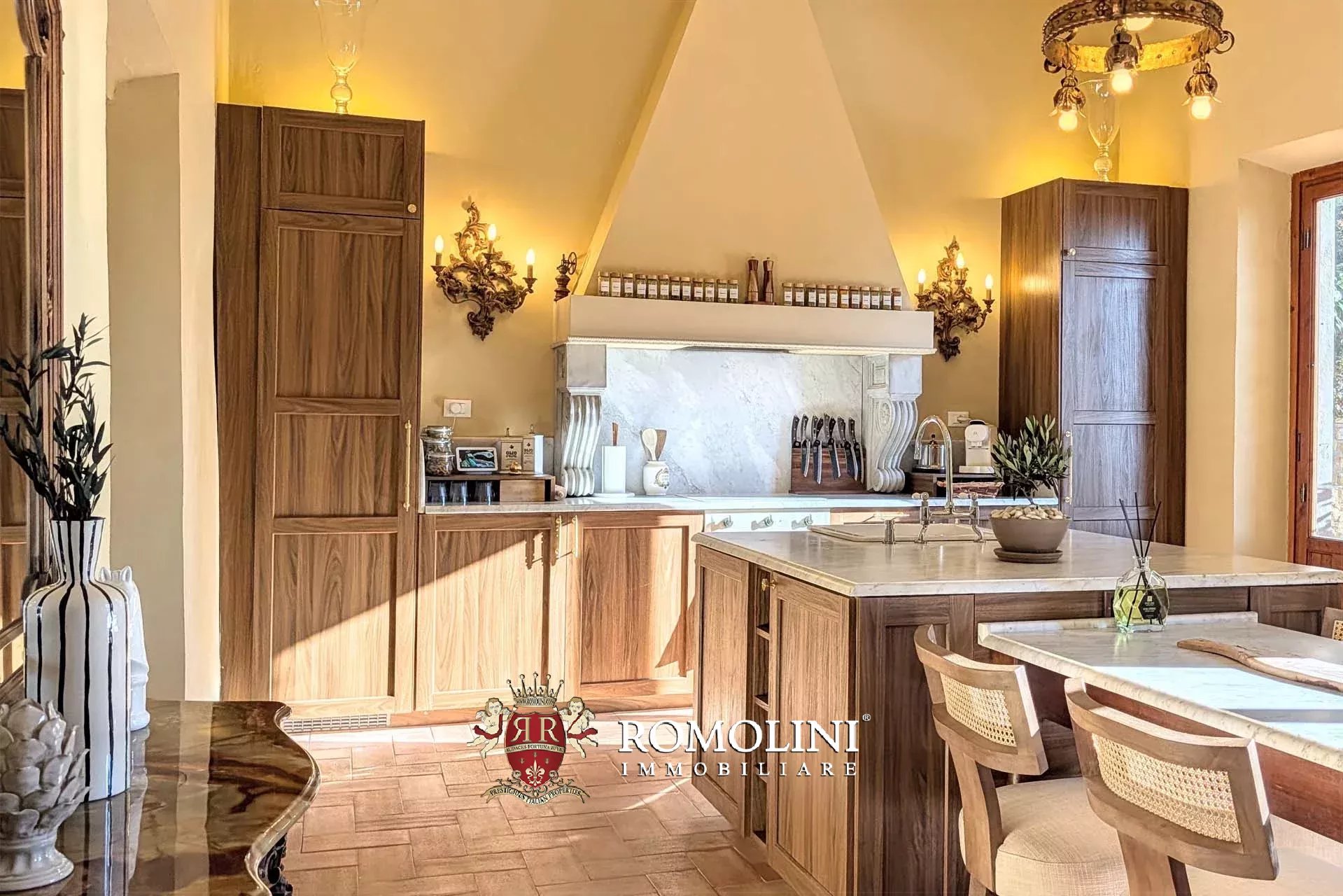 6 Bedroom Villa/Townhouse's Image 9