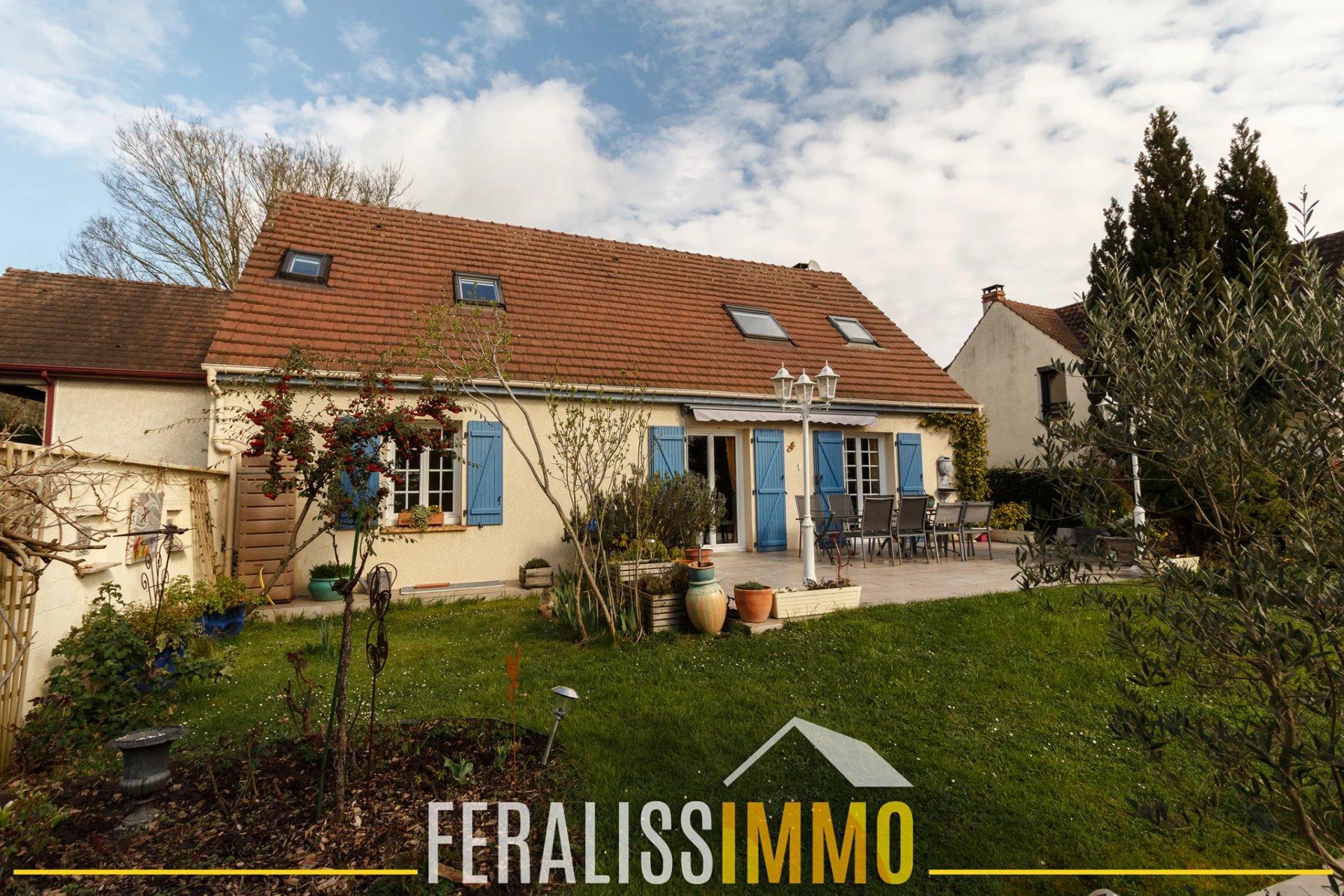 Maison familiale avec piscine, un air de vacances toute l'a