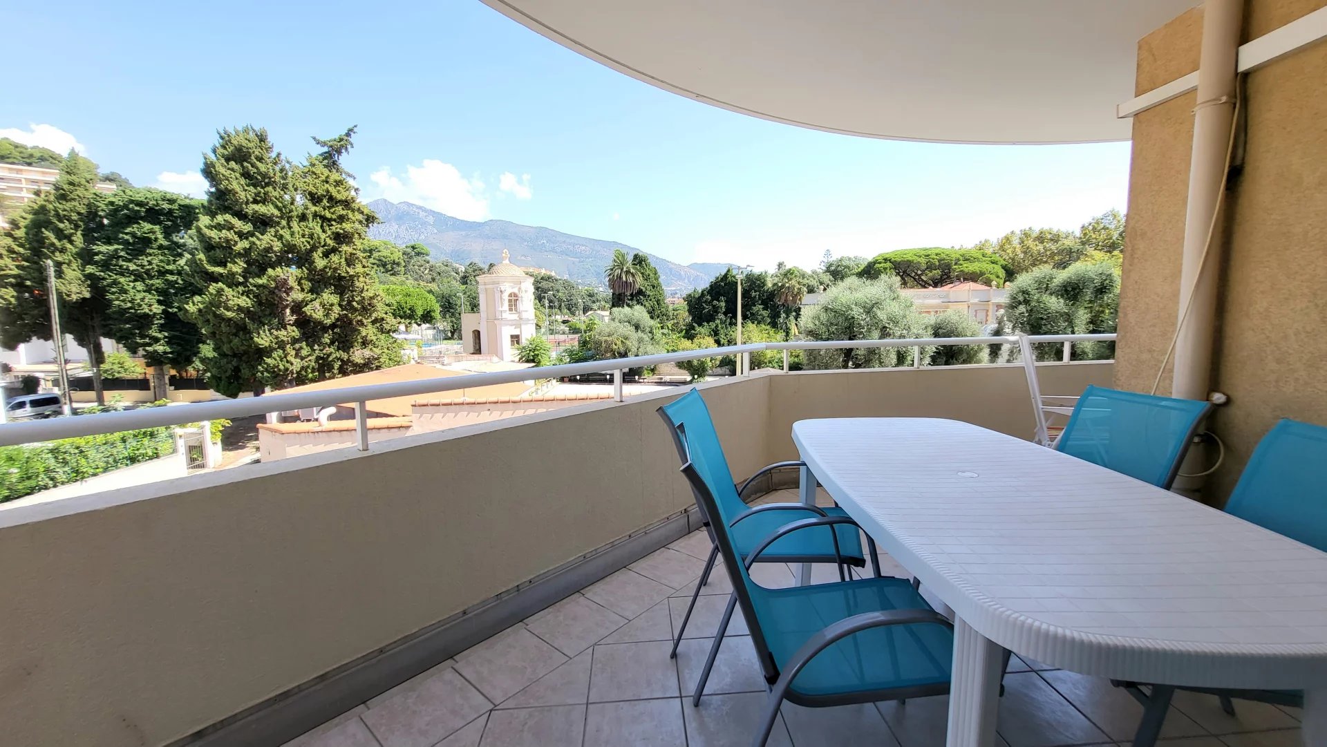 Menton - Appartement 3 Pièces - terrasse et garage