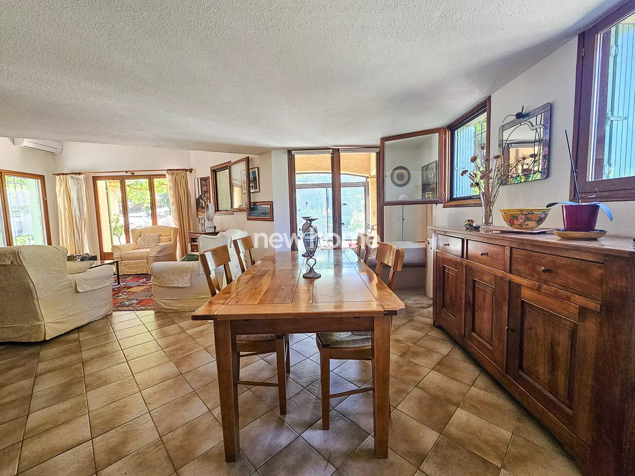 Havre de paix au cur de la nature avec vaste terrain arboré