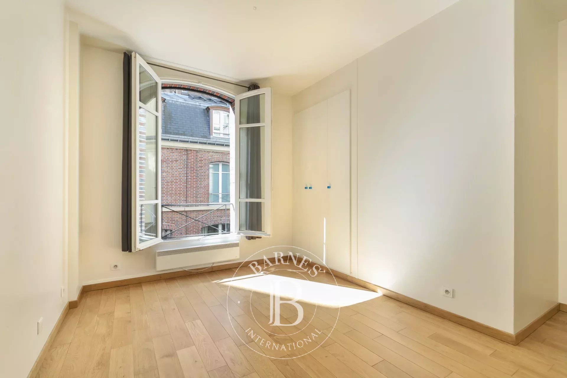 Paris  - House 4 Bedrooms - picture 15