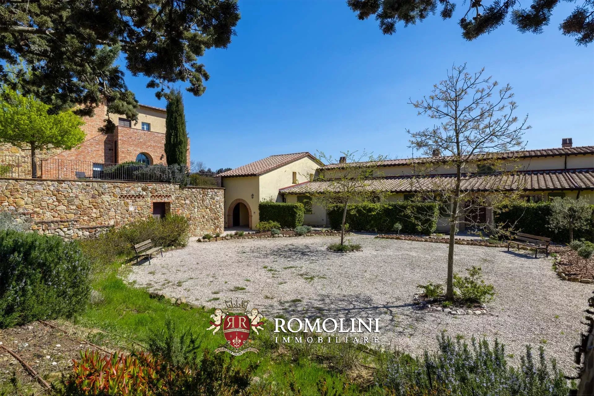 LUXUSANLAGE MIT 19 WOHNUNGEN IN DER TOSKANA, VAL D'ORCIA