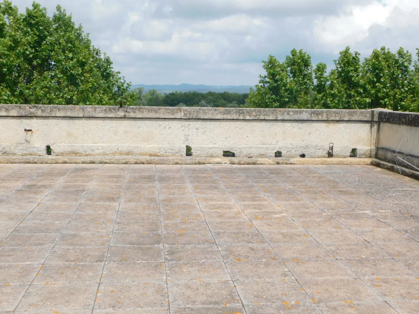 APPARTEMENT PONT DE CRAU AVEC TERRASSE DE 100m2