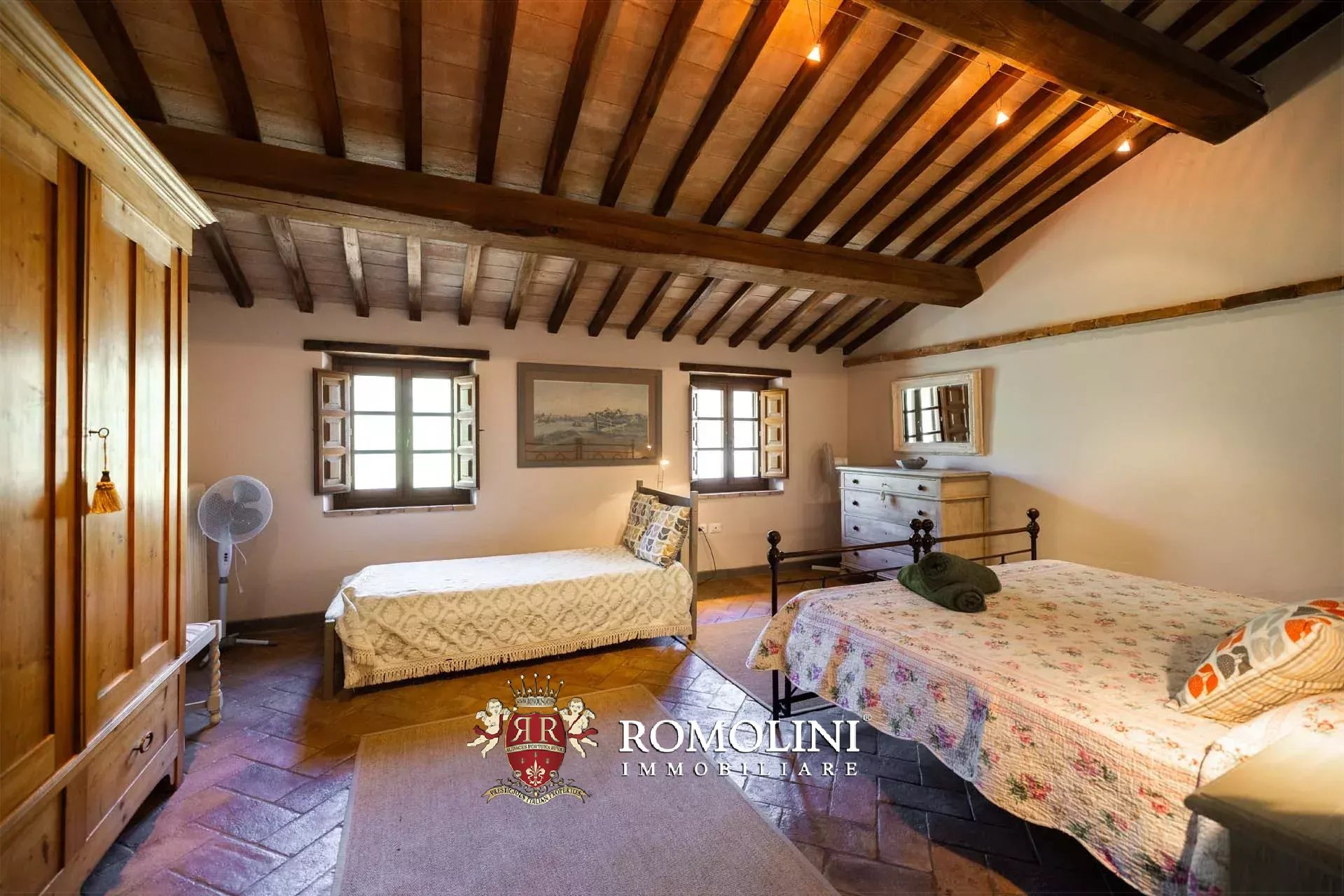 SANIERTER WEILER MIT SEEBLICK ZU VERKAUFEN IN ANGHIARI, TOSKANA