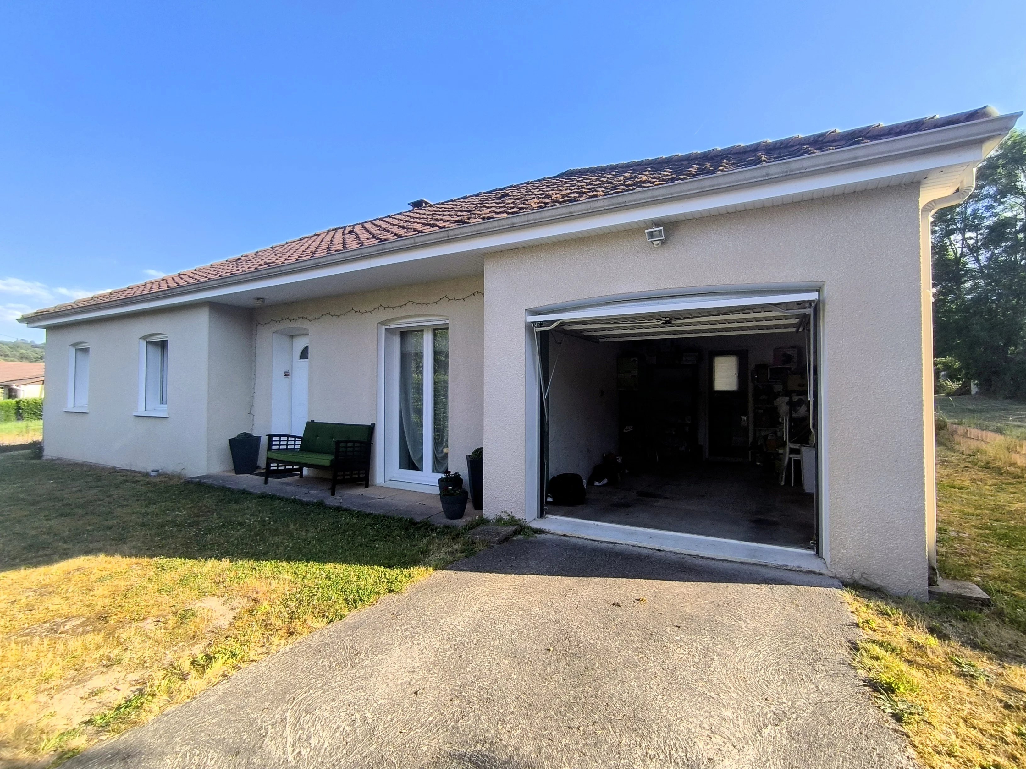 EXCLUSIVITÉ – Maison de plain-pied de 2012 – 3 chambres – Terrain de 1 500 m² – Secteur calme