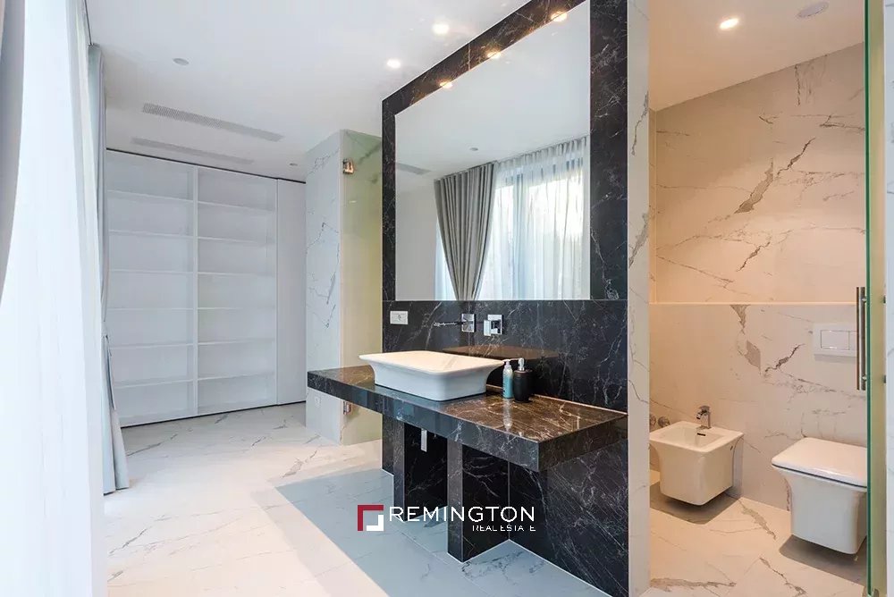 5 Bedroom Villa/Townhouse's Image 34