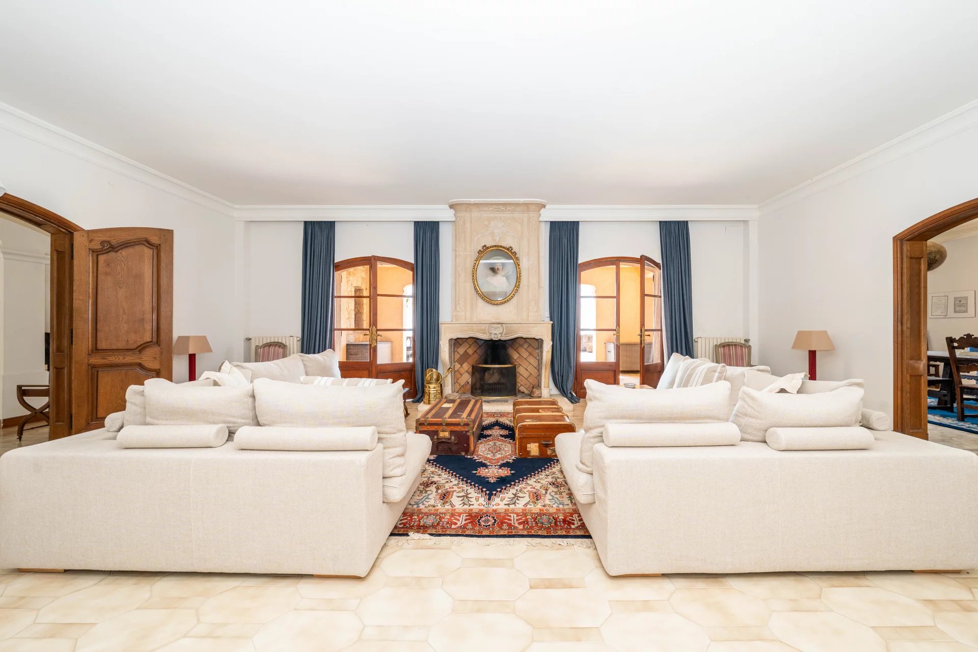  Image of Villa - 12 Bedrooms for Sale in Alpes-Maritimes-Grasse-France, Image 12