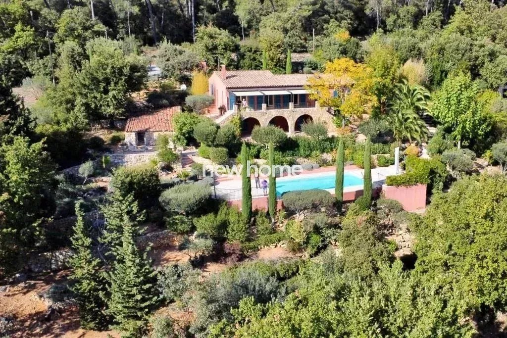 Magnifique villa avec vue panoramique à Lorgues