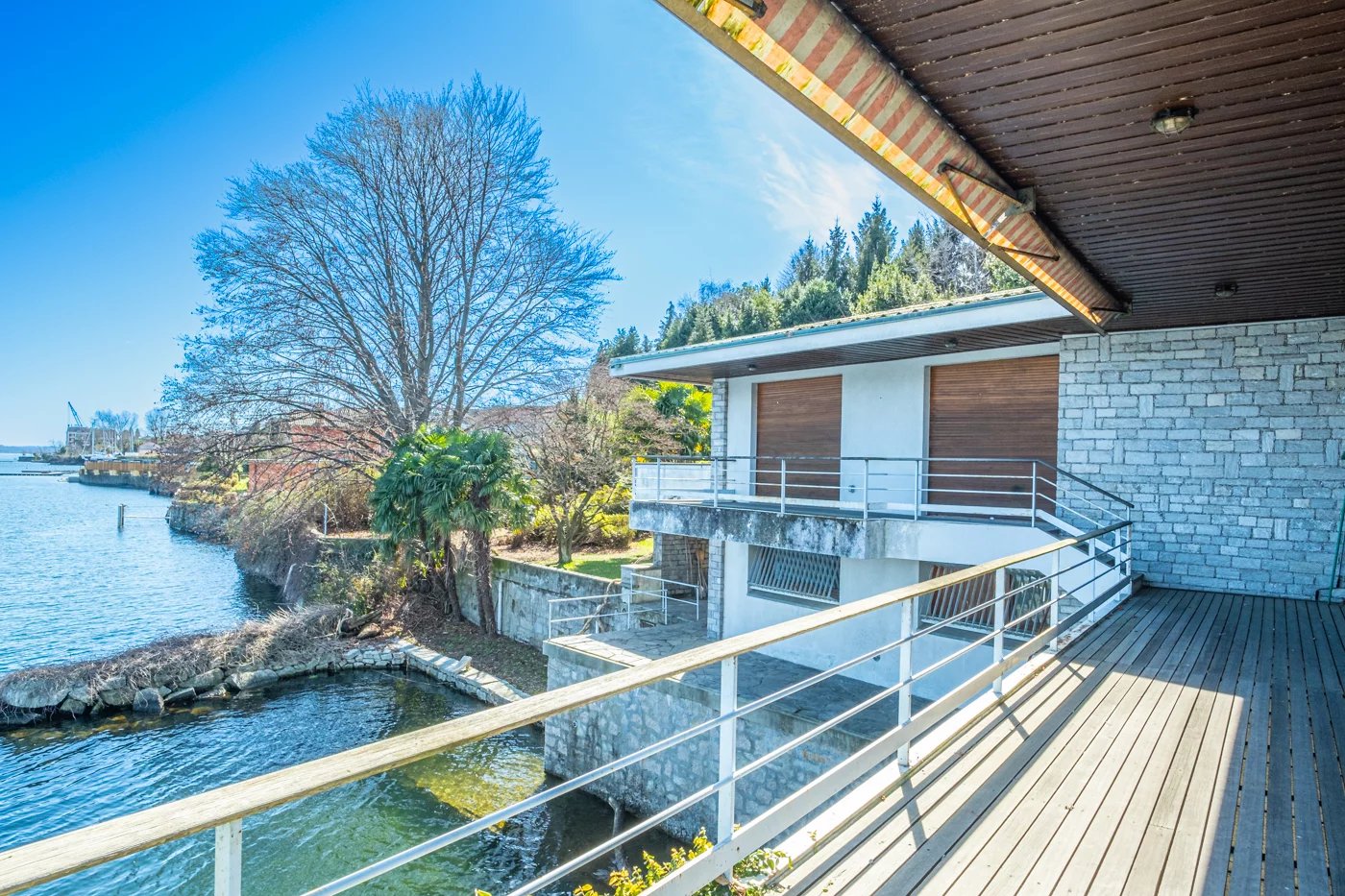 Villa avec quai Pieds dans l'eau à Vendre à Baveno