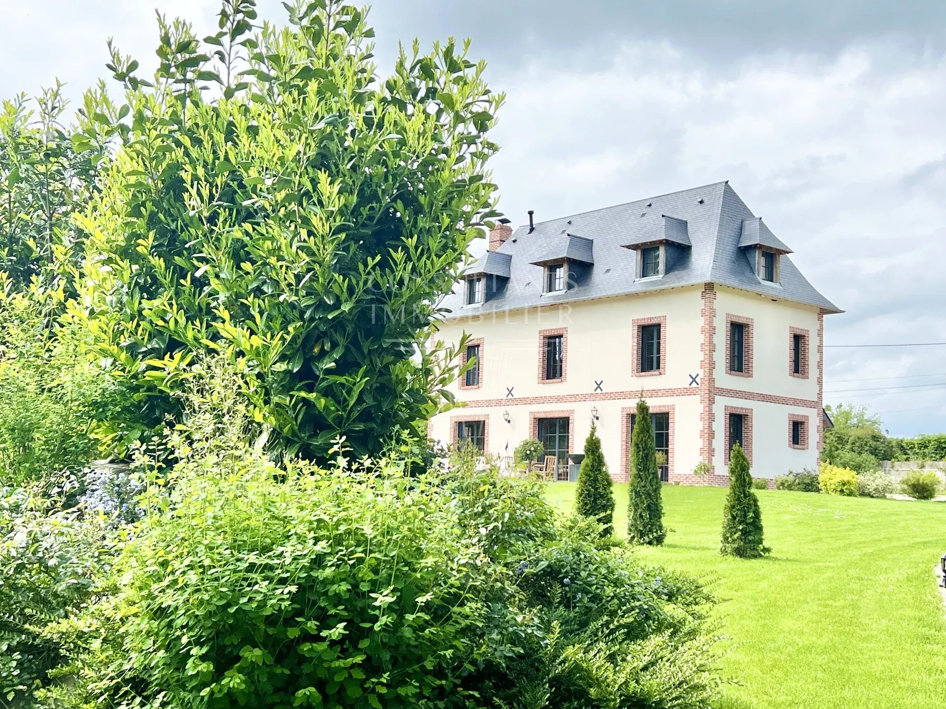 PROPRIETE DE CHARME AVEC PISCINE - 4 CHAMBRES
