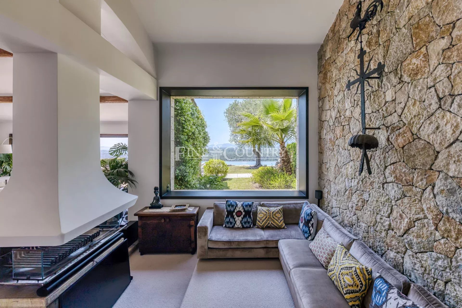 Photo of Estate for sale in Saint-Cezaire-sur-Siagne