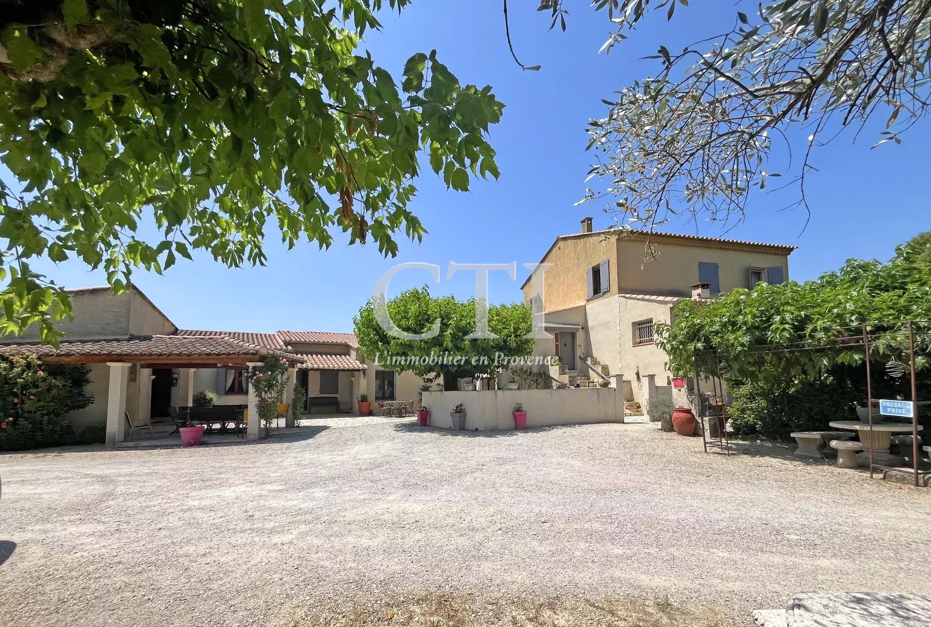 Agence immobilière de 