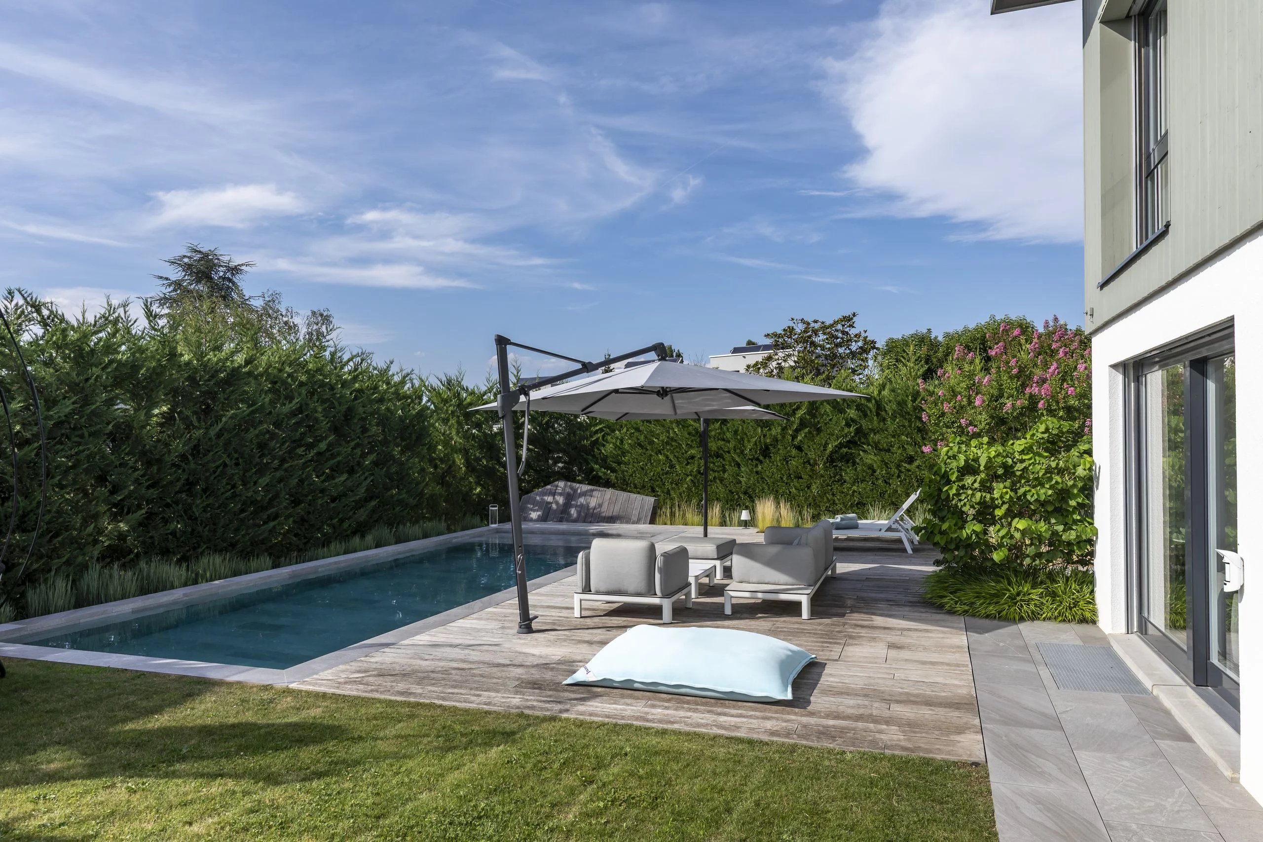 SPLENDID VILLA WITH POOL, VÉSENAZ