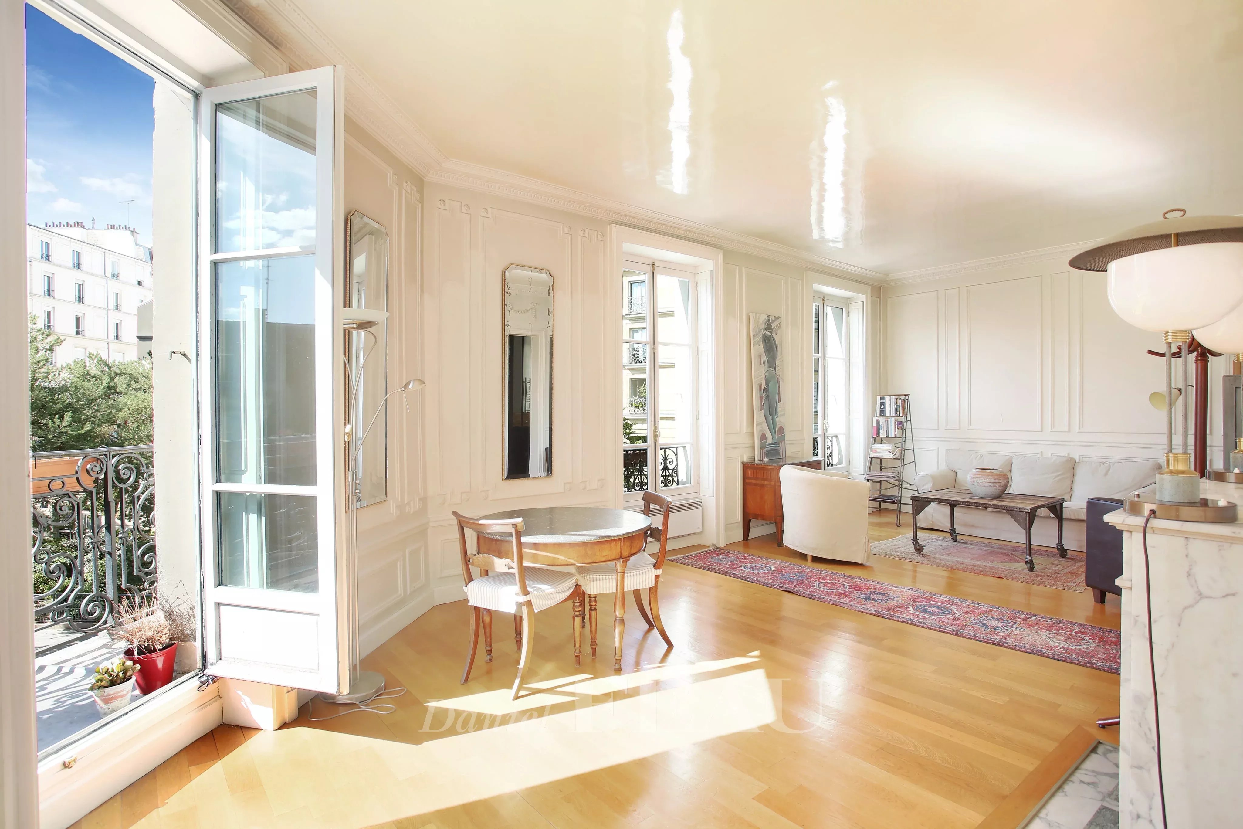Dining room Wooden floor