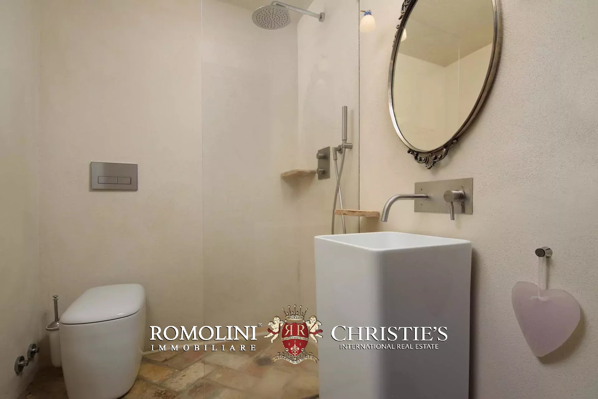 7 Bedroom Villa/Townhouse's Image 19