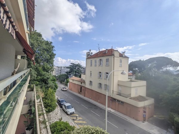 Nice Cimiez 3 bed apartment plus garage for sale — photo 4