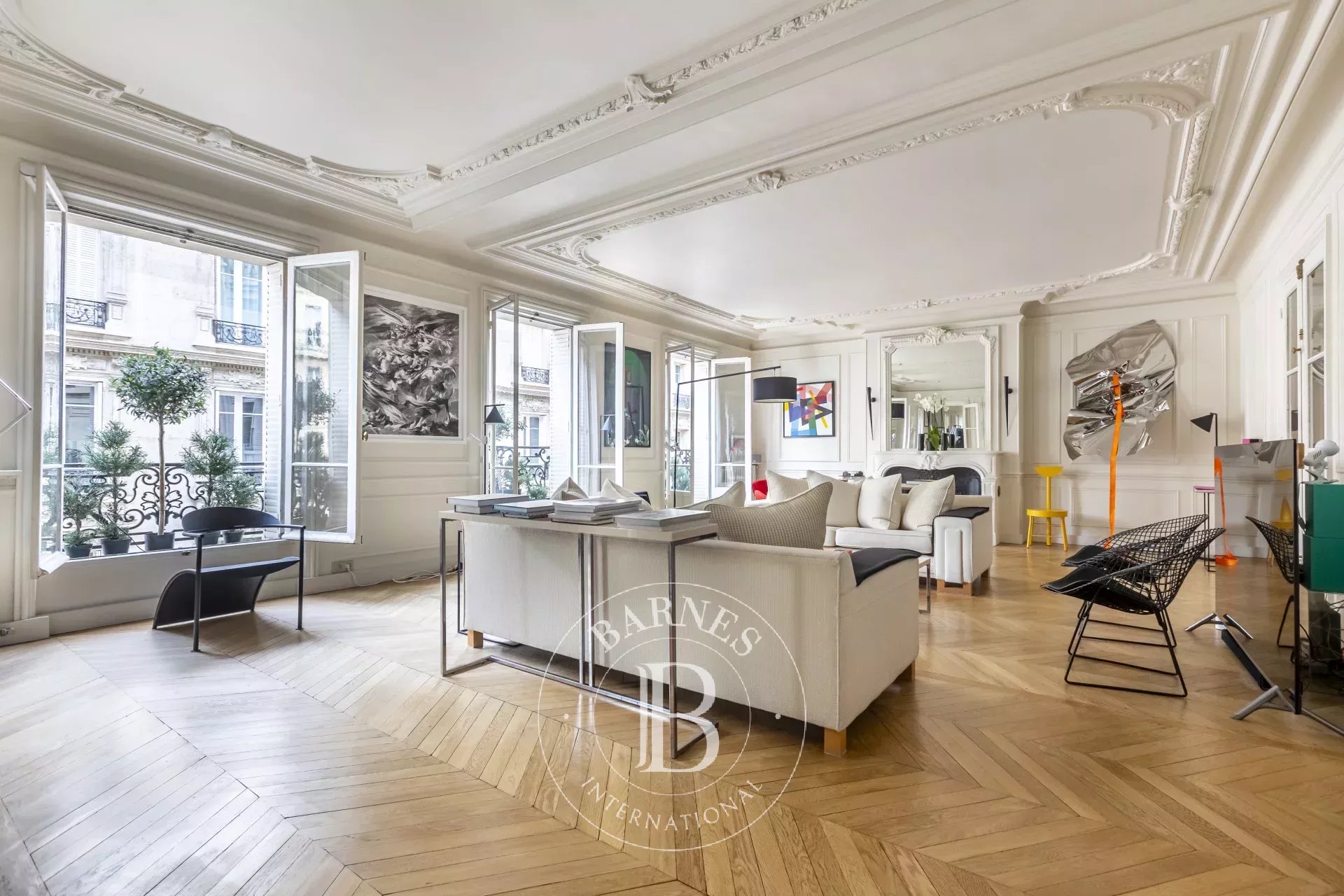 Paris 16 - Pompe/Place Victor Hugo. Family reception flat - 4 bedrooms